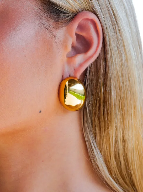 Pendientes gran esfera dorados sold by Sorellas