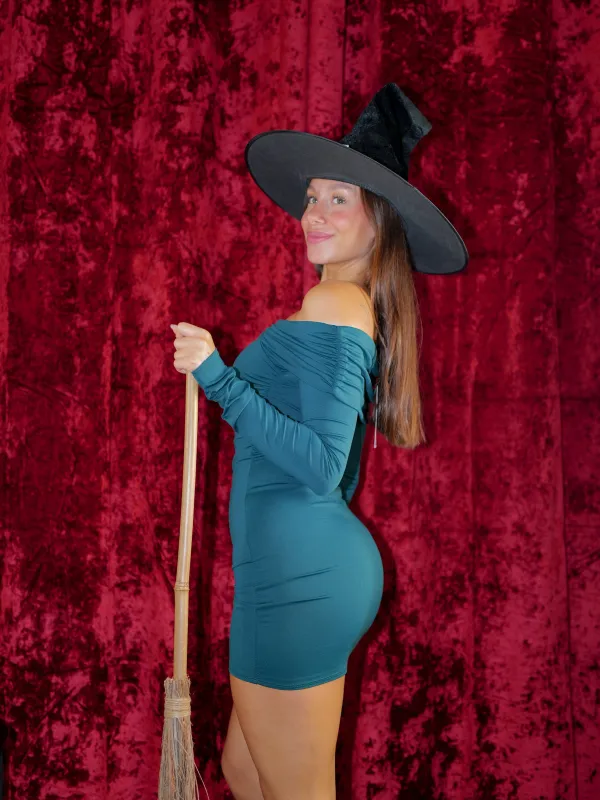 BRUJA 🧙🏼 VESTIDO sold by Sorellas