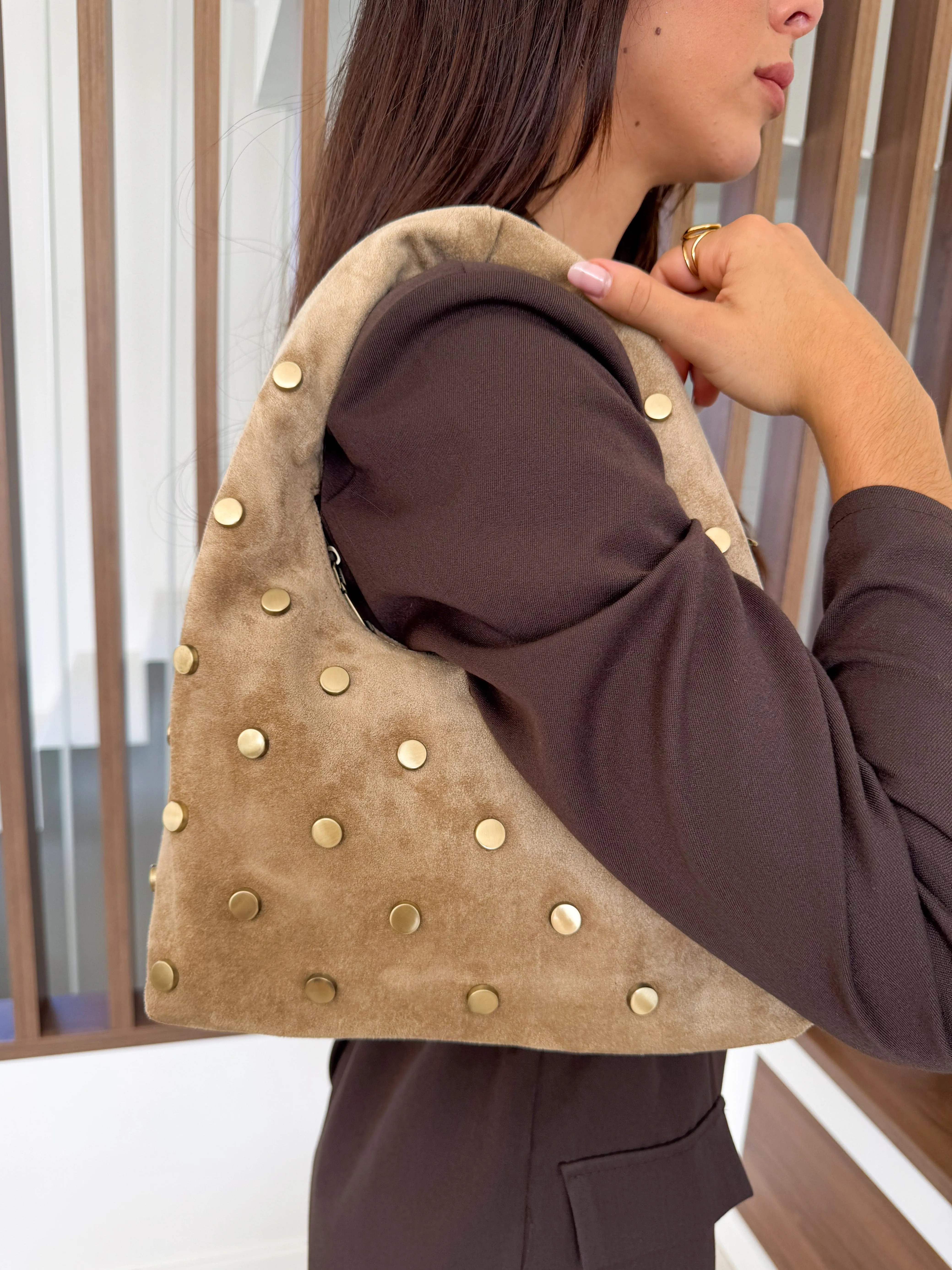 Bolso asa tachuelas dorado tostado sold by Sorellas product image thumbnail 2