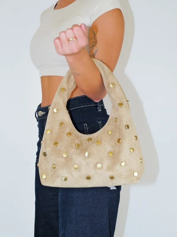 Bolso asa tachuelas dorado beige sold by Sorellas