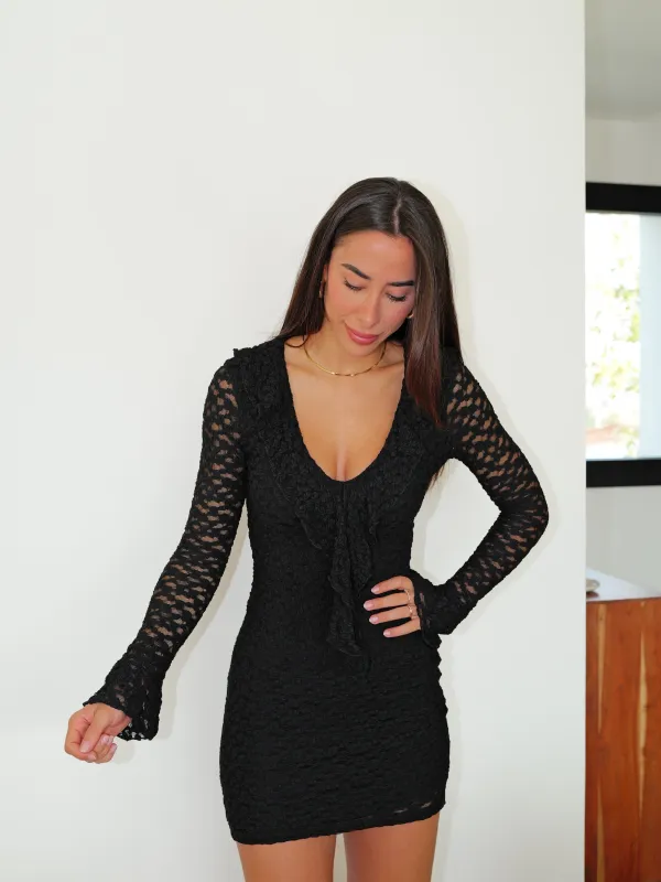 Vestido mini cuello pico encaje negro sold by Sorellas