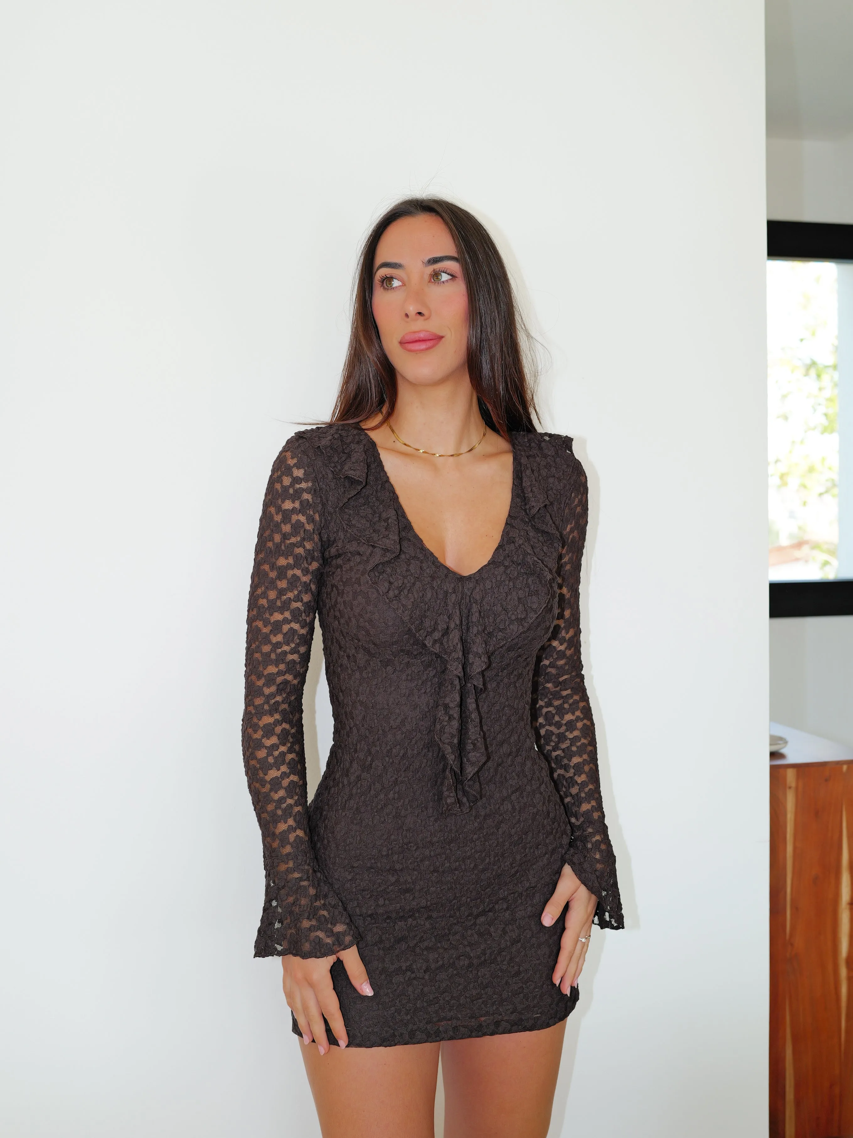 Vestido mini cuello pico encaje chocolate sold by Sorellas product image thumbnail 4