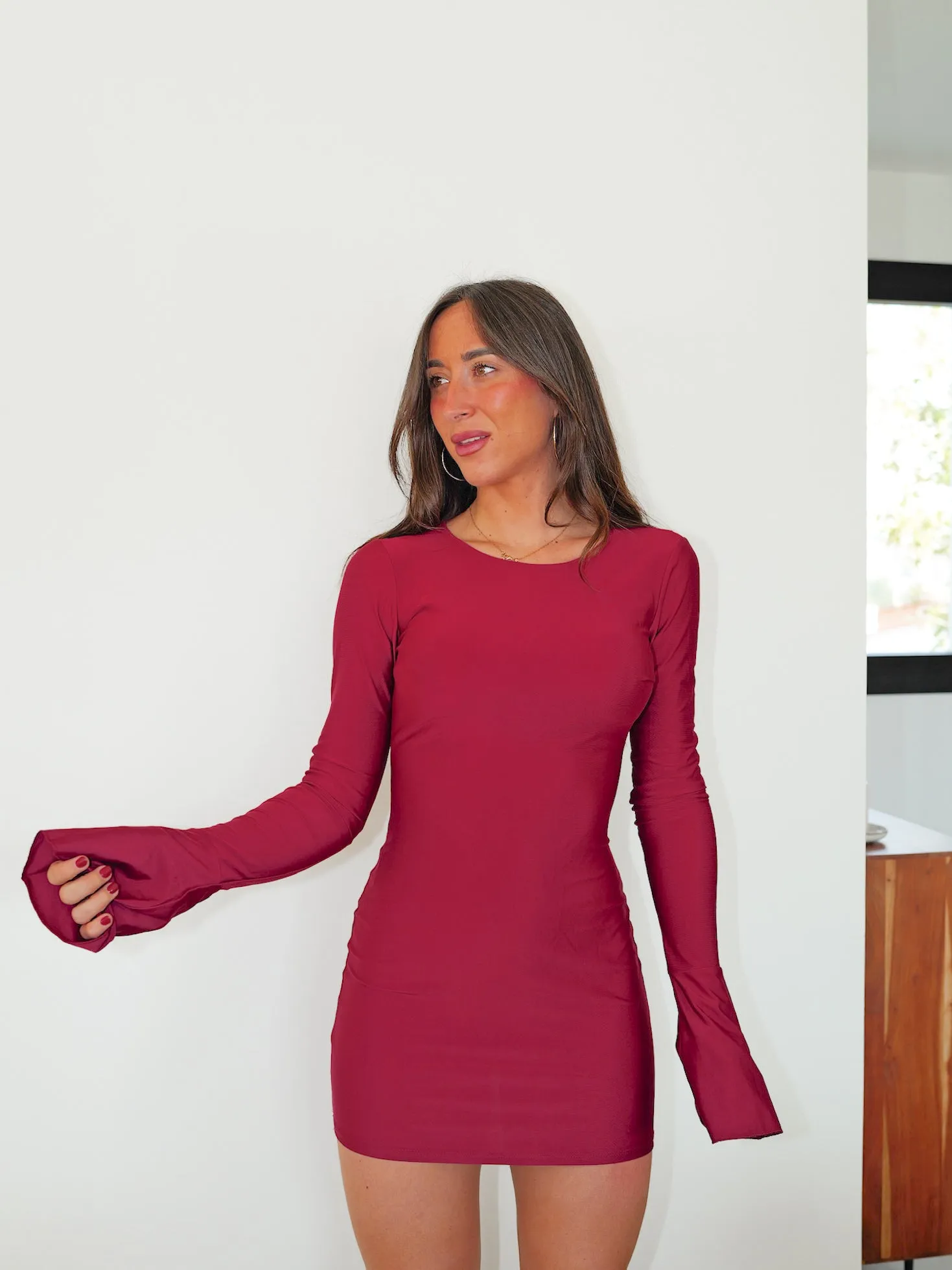 Vestido mini satinado espalda burdeos sold by Sorellas