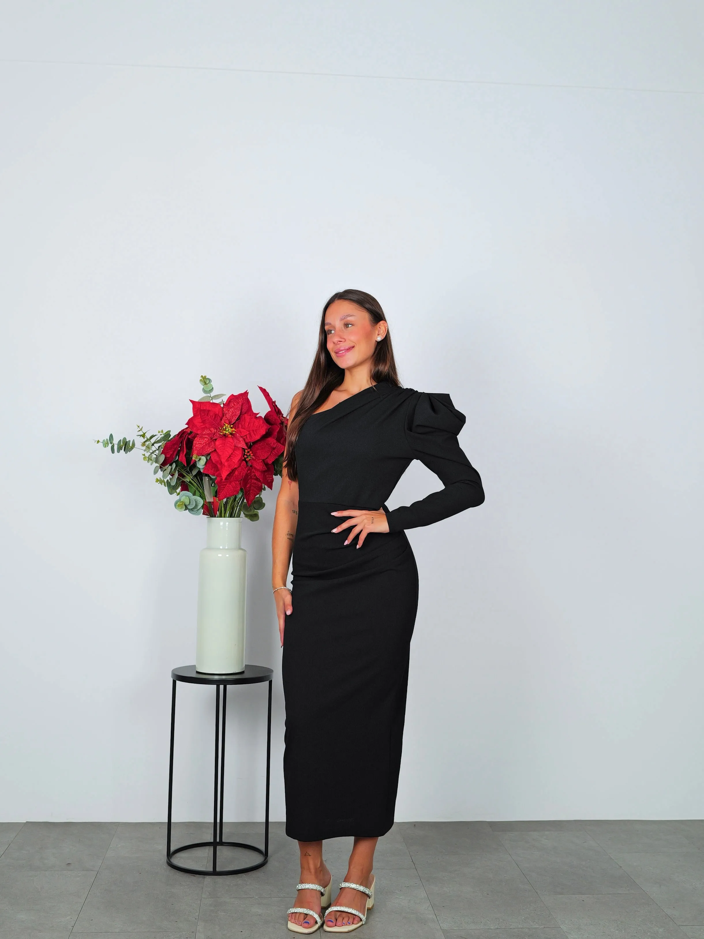 Vestido midi asim manga abullonada negro sold by Sorellas product image thumbnail 2