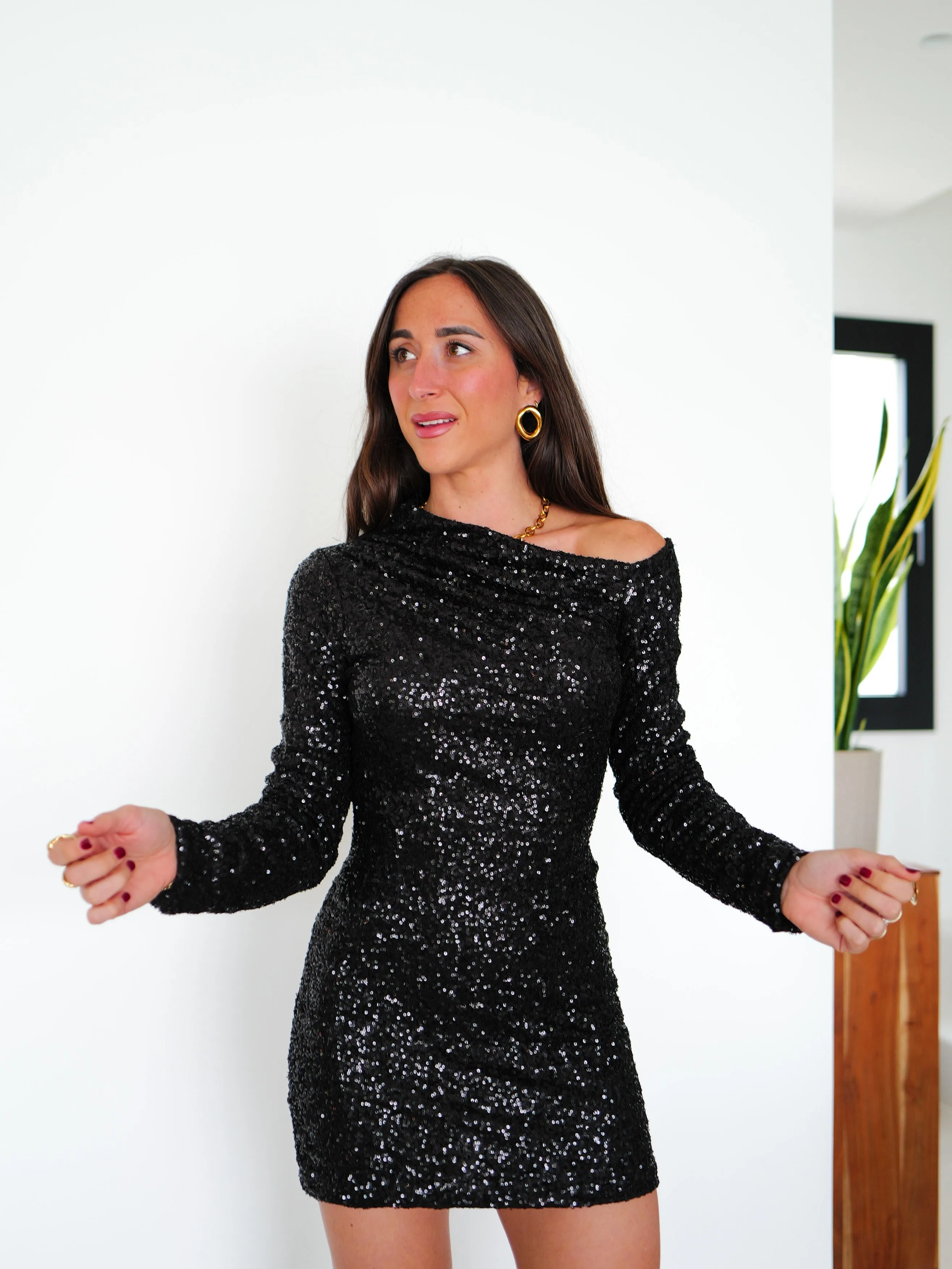 Vestido mini asimetrico glitter negro sold by Sorellas product image thumbnail 5