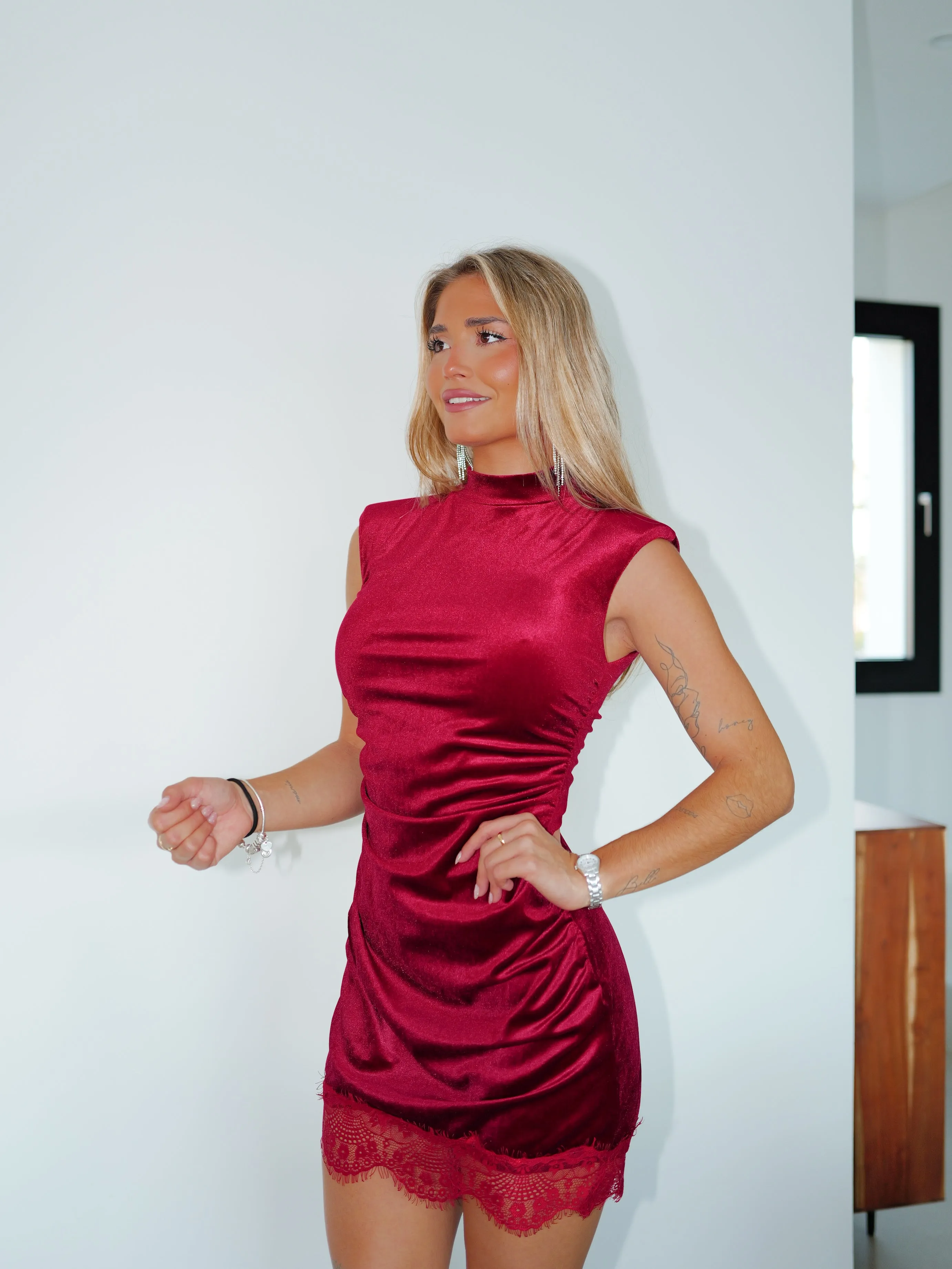 Vestido mini velvet bajo lencero burdeos sold by Sorellas