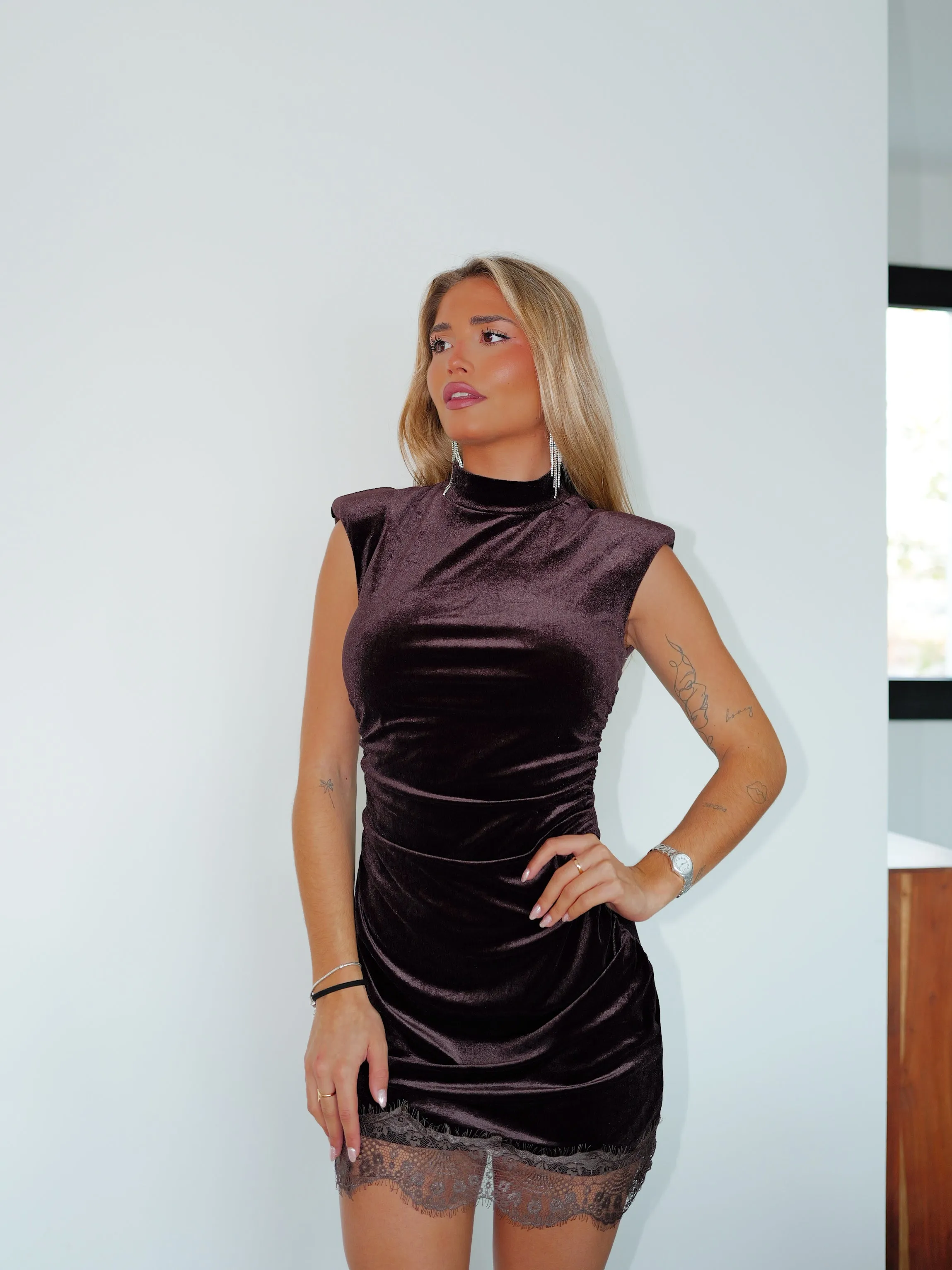 Vestido mini velvet bajo lencero chocolate sold by Sorellas product image thumbnail 2