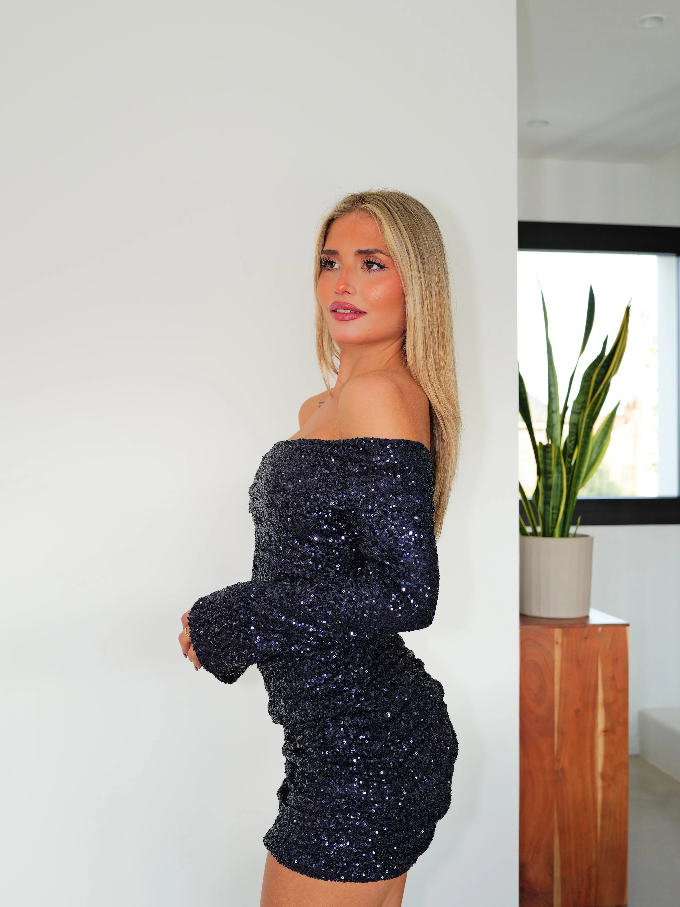 Vestido bardot glitter marino sold by Sorellas product image thumbnail 4