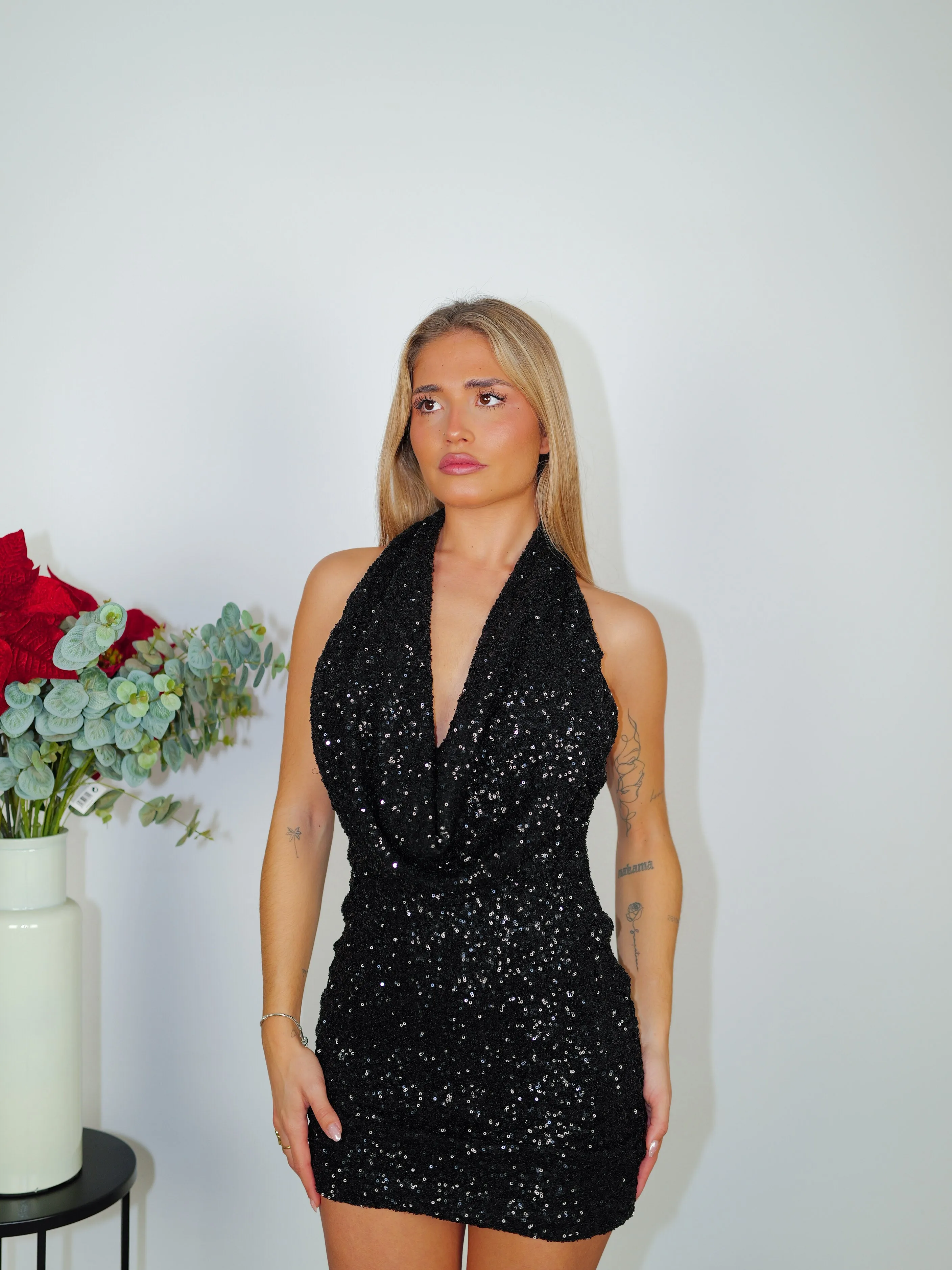 Vestido mini glitter escote doble cascada negro sold by Sorellas product image thumbnail 4