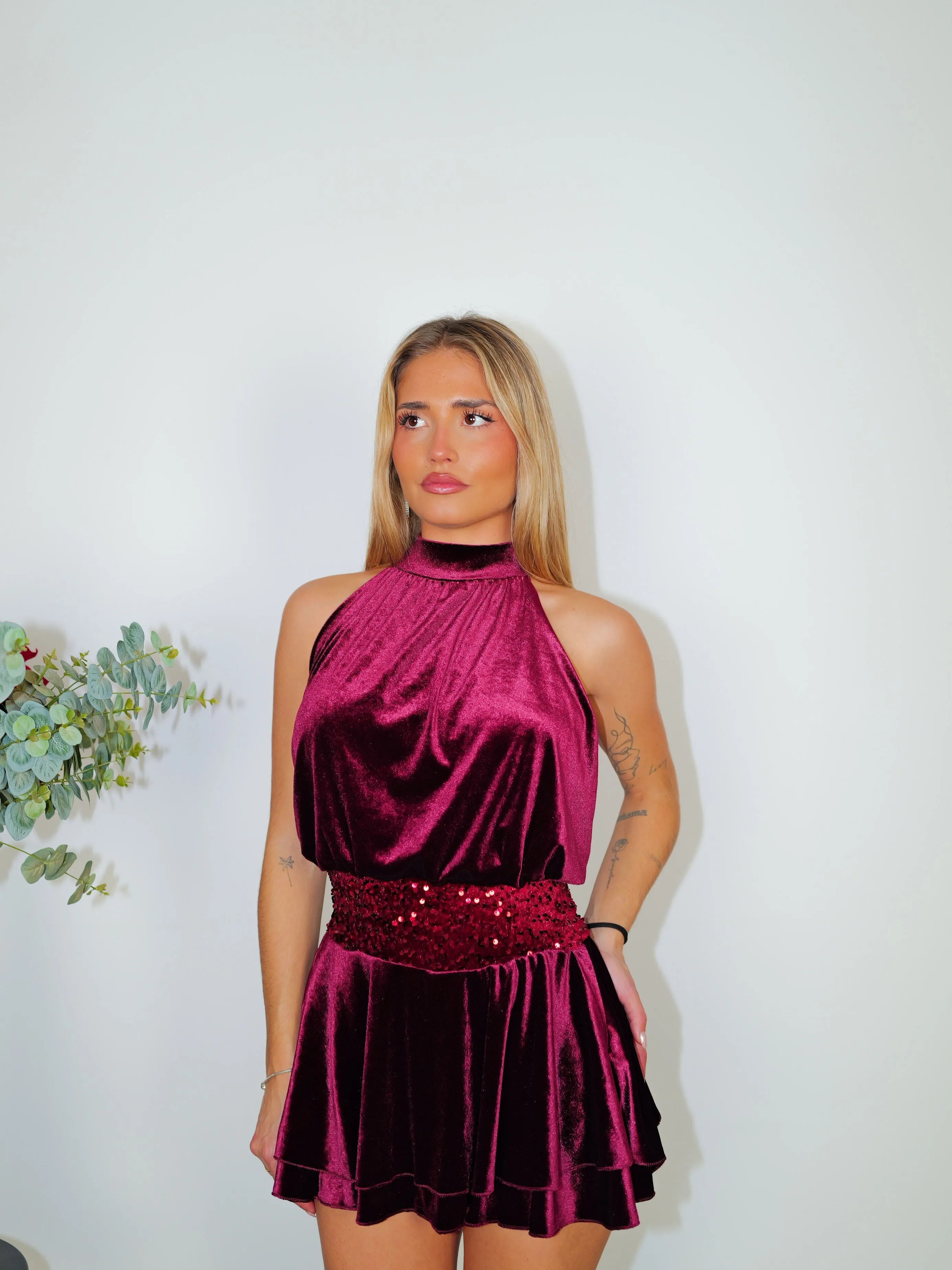 Mono mini velvet cintura glitter burdeos sold by Sorellas