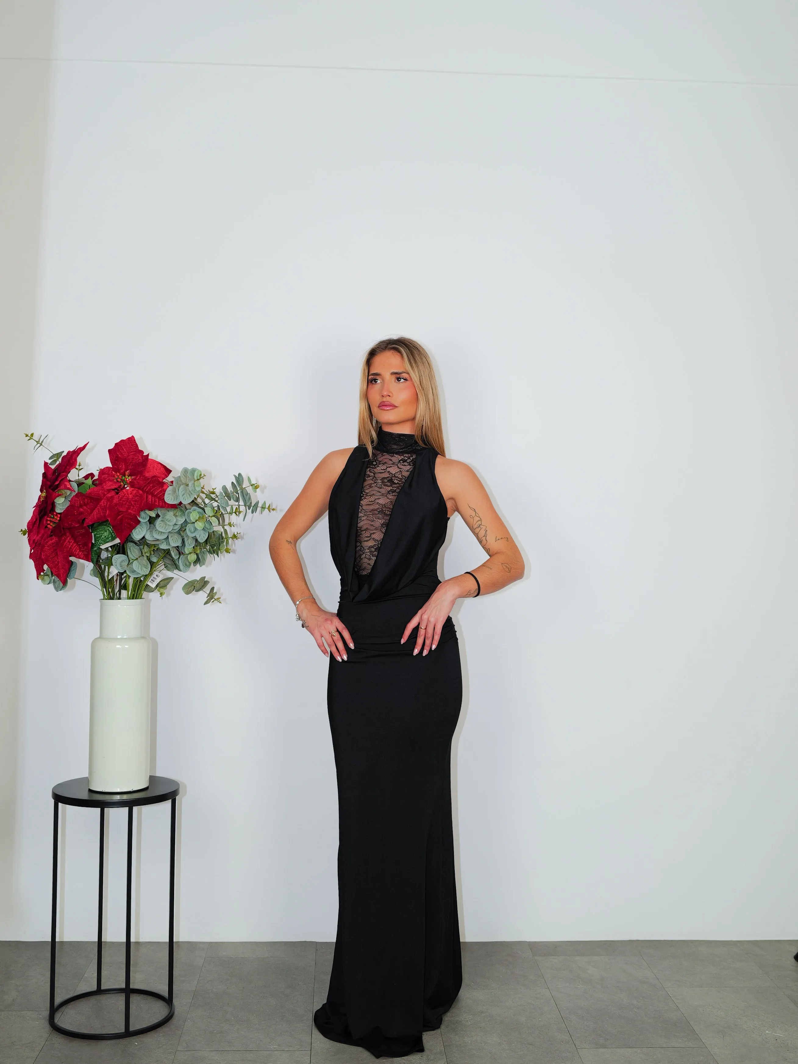 Vestido largo cascada escote encaje negro sold by Sorellas product image thumbnail 4