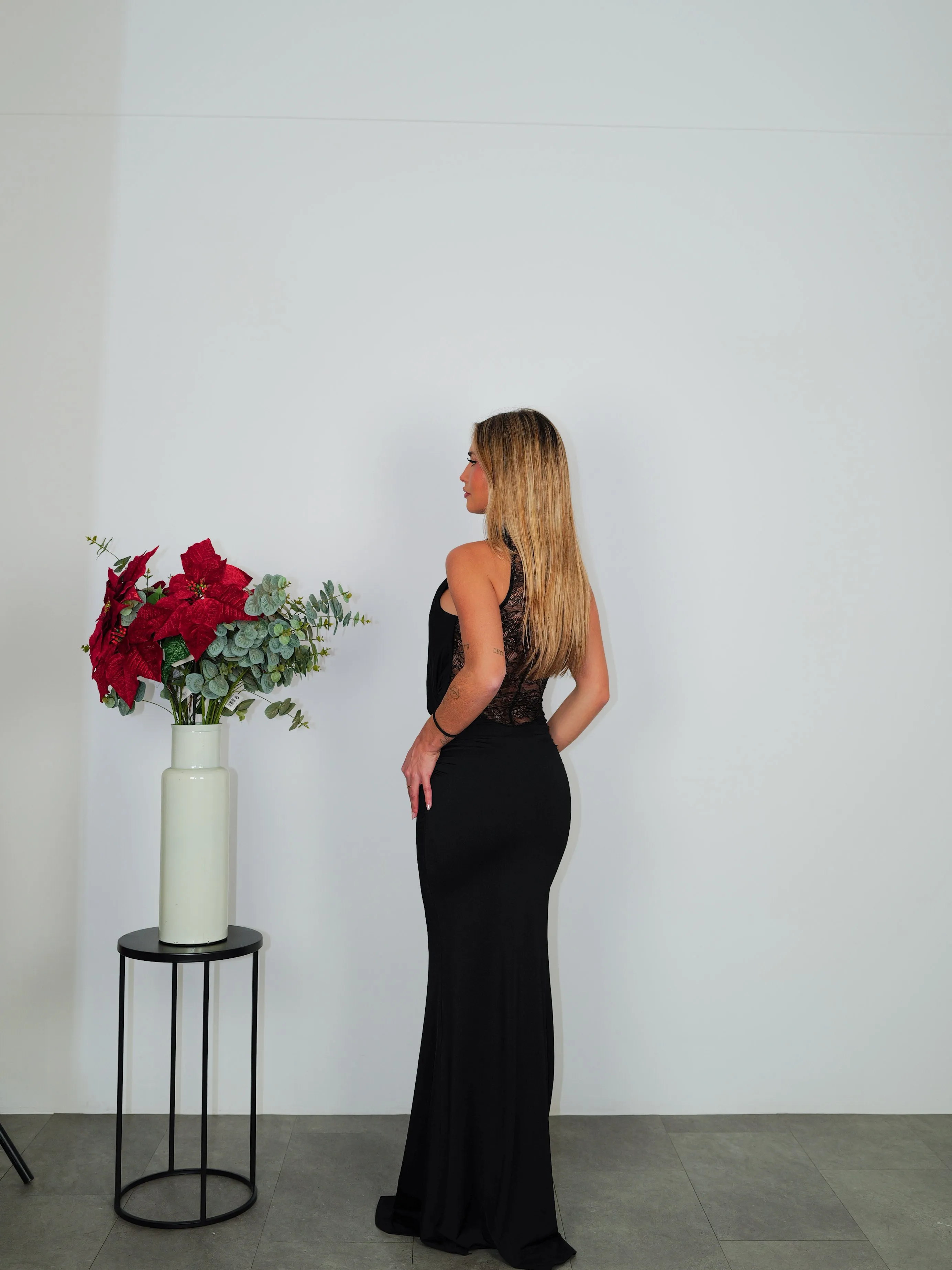 Vestido largo cascada escote encaje negro sold by Sorellas product image thumbnail 5