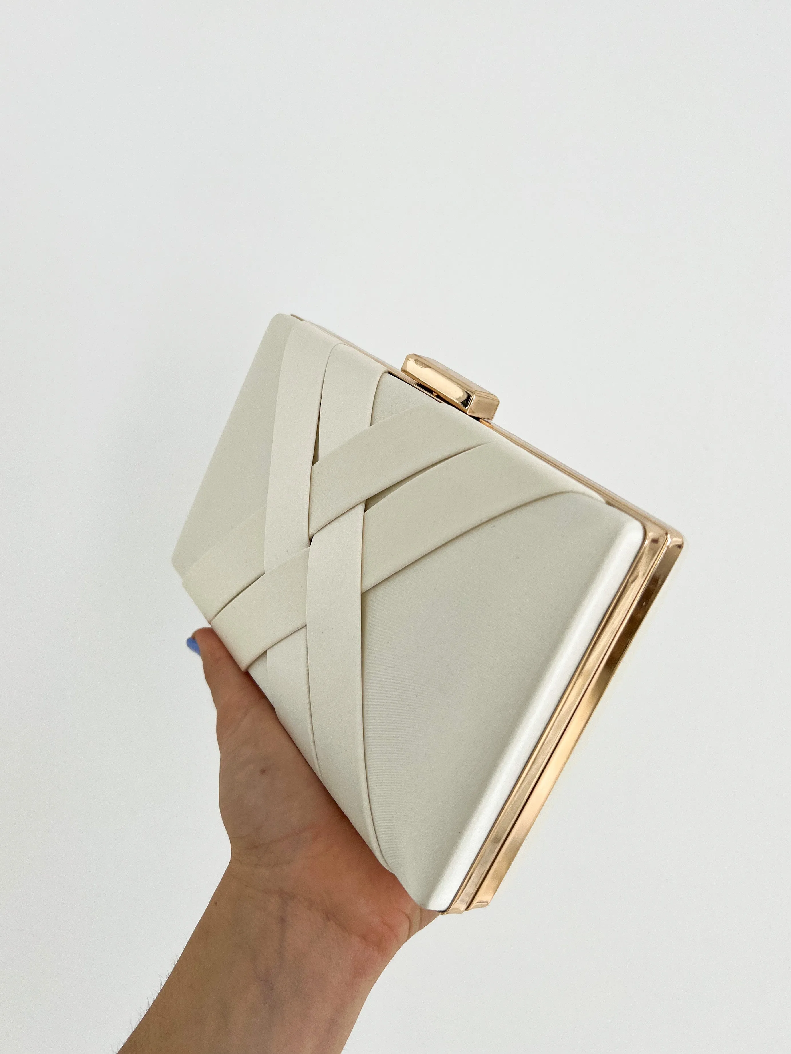 Clutch satinado crema sold by Sorellas product image thumbnail 3