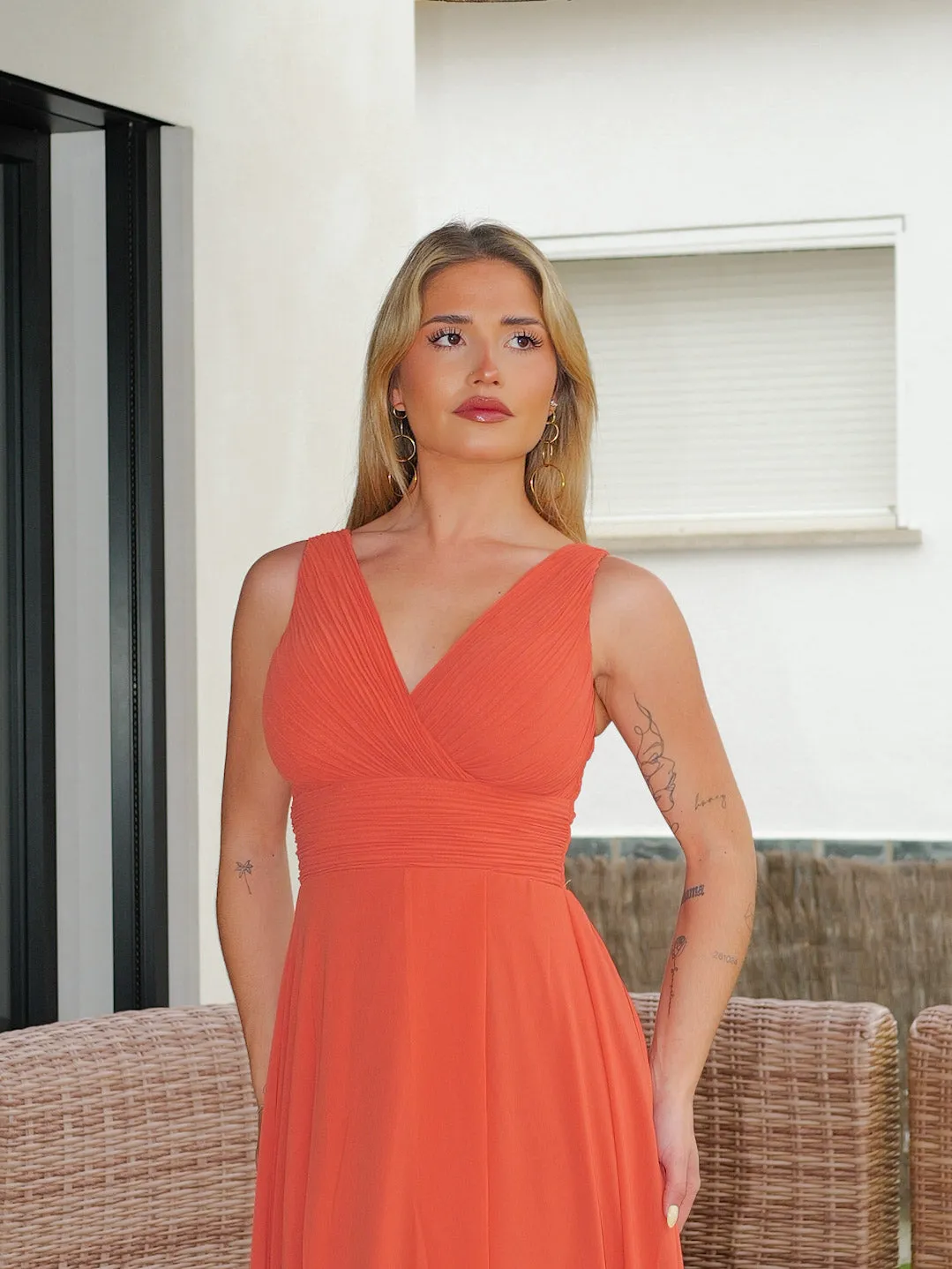 Vestido largo escote pico drapeado coral sold by Sorellas product image thumbnail 2