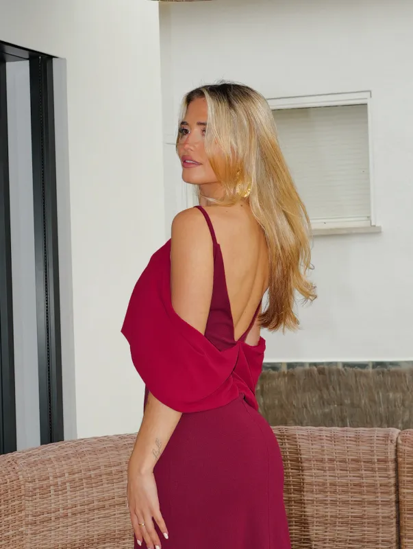 Vestido escote tirante georgette burdeos sold by Sorellas