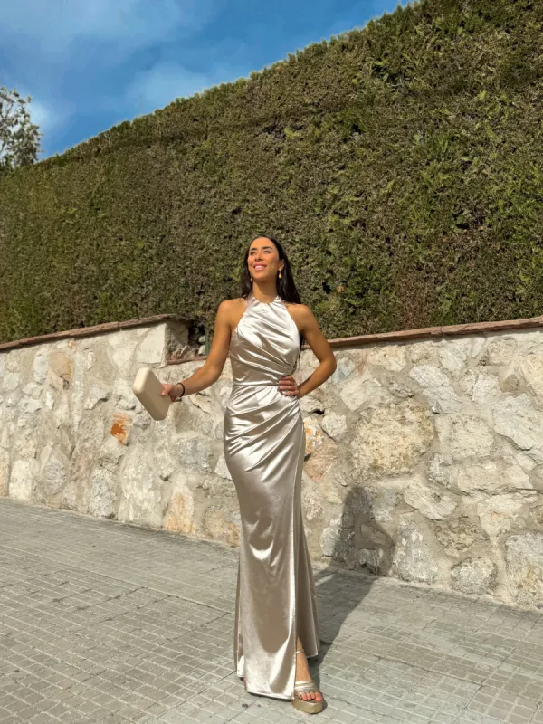 Vestido largo halter drapeado beige sold by Sorellas