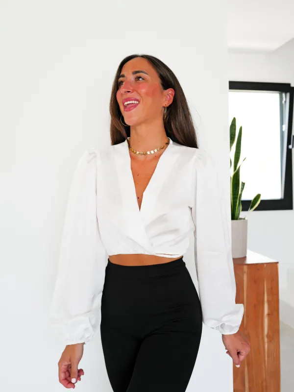 Blusa cruzada satin blanca sold by Sorellas