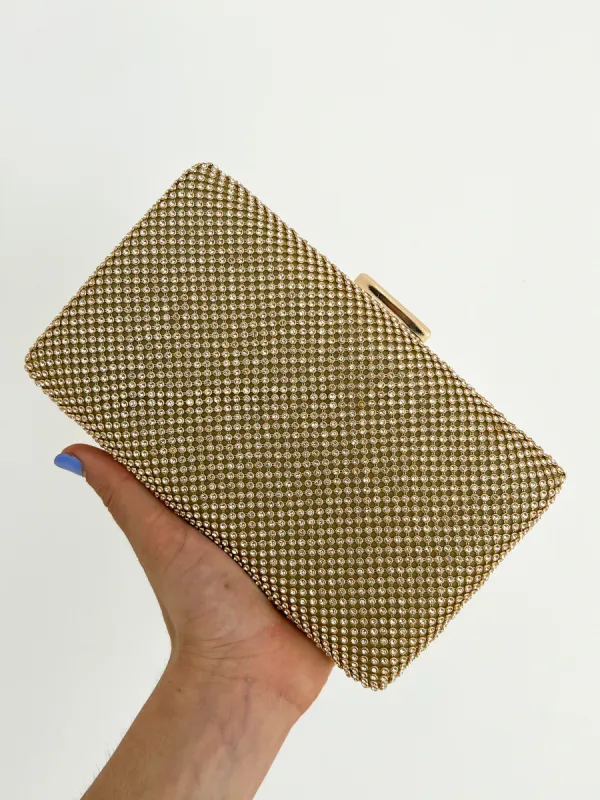 Clutch brillos dorado efecto sold by Sorellas
