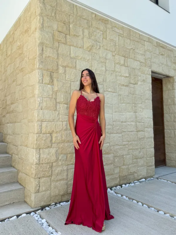 Vestido corazón nudo encaje vino sold by Sorellas