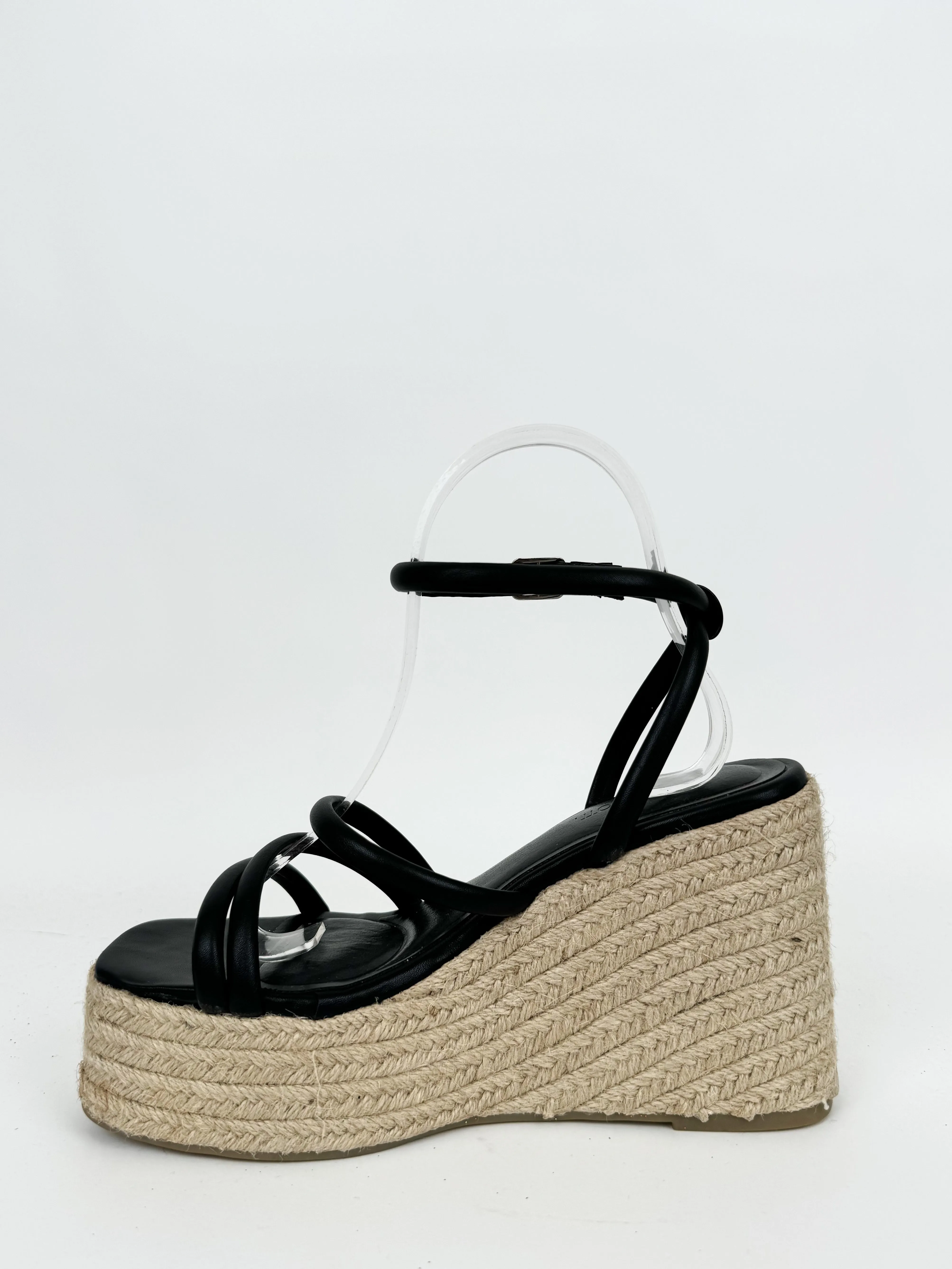 Cuñas plataforma esparto negro sold by Sorellas