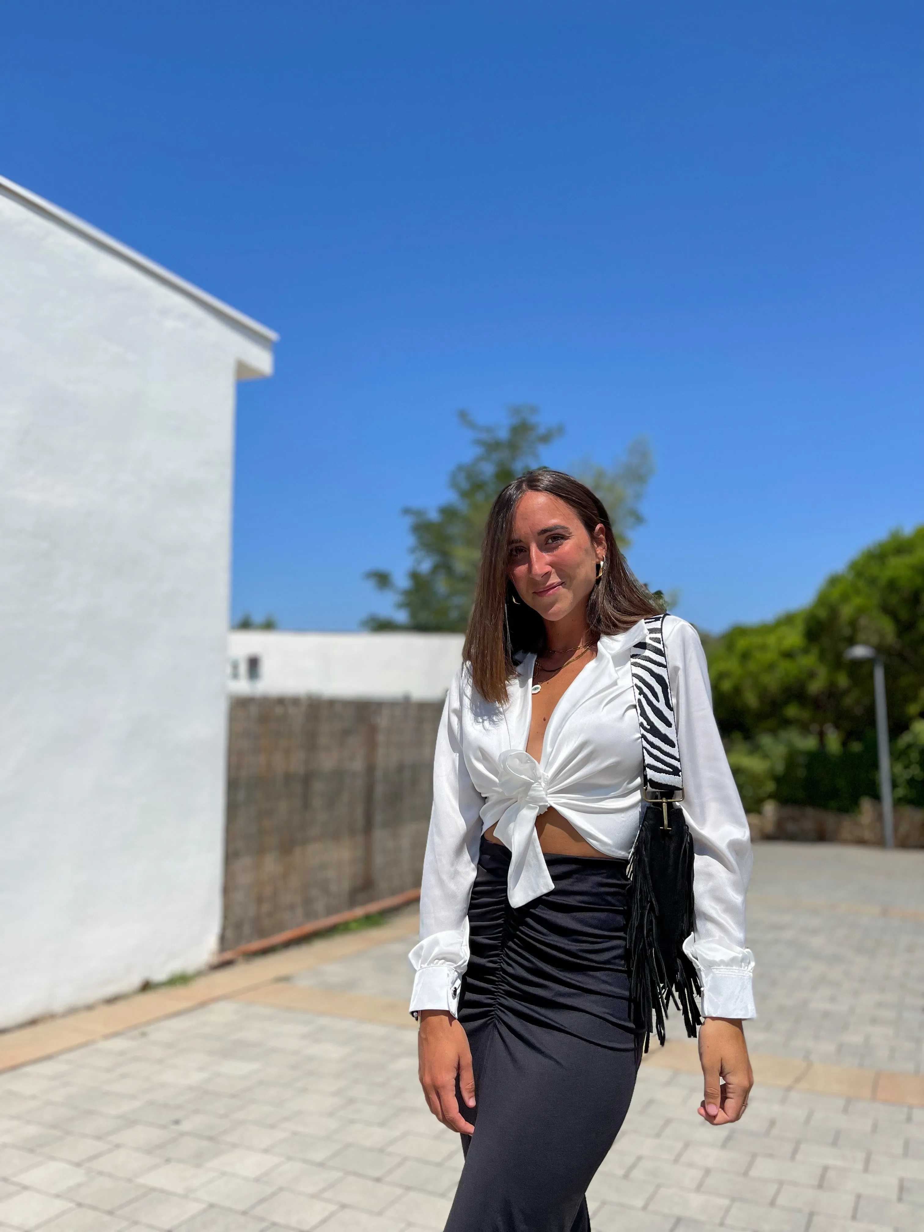 Blusa lazada raso blanca sold by Sorellas product image thumbnail 2