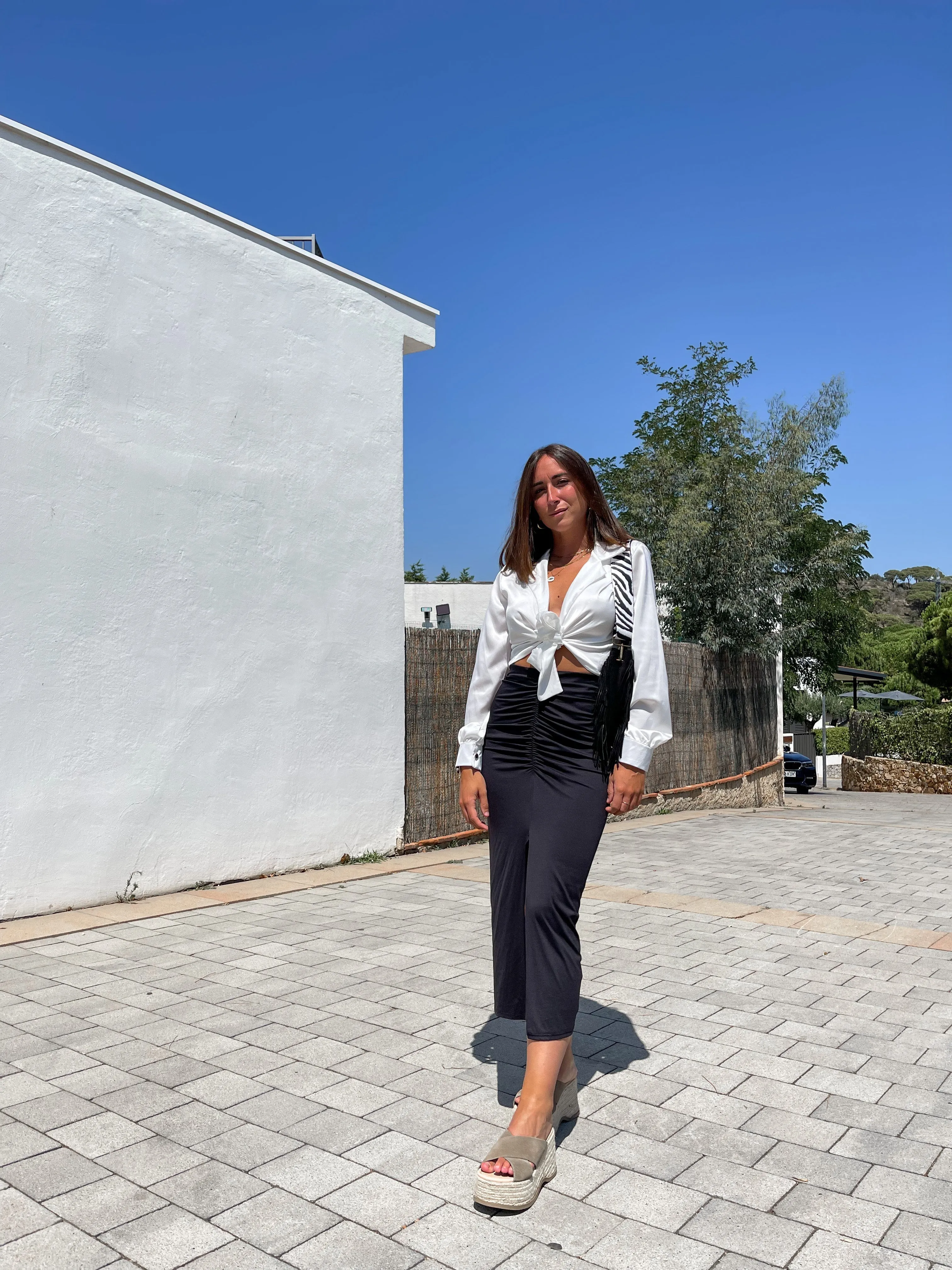 Blusa lazada raso blanca sold by Sorellas product image thumbnail 3