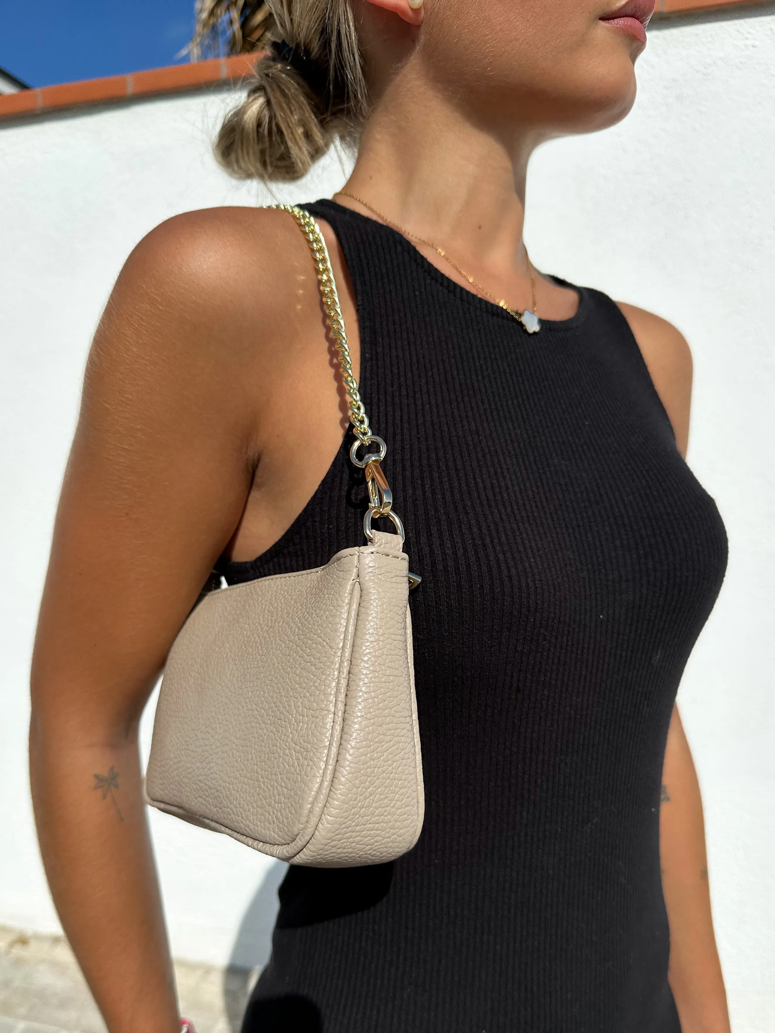 Bolso cadenas shoulder beige sold by Sorellas product image thumbnail 4