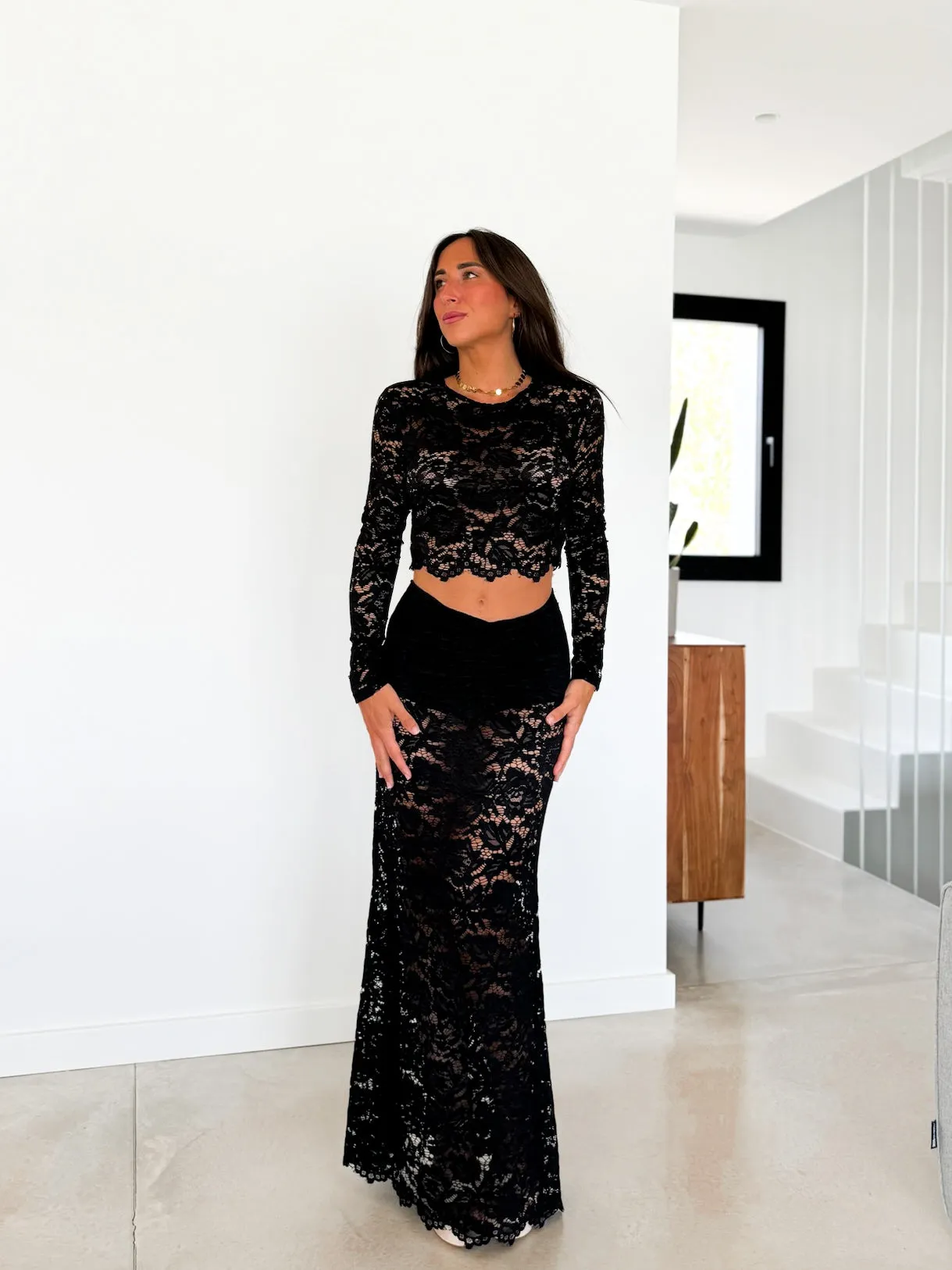 Conjunto largo encaje negro sold by Sorellas product image thumbnail 2