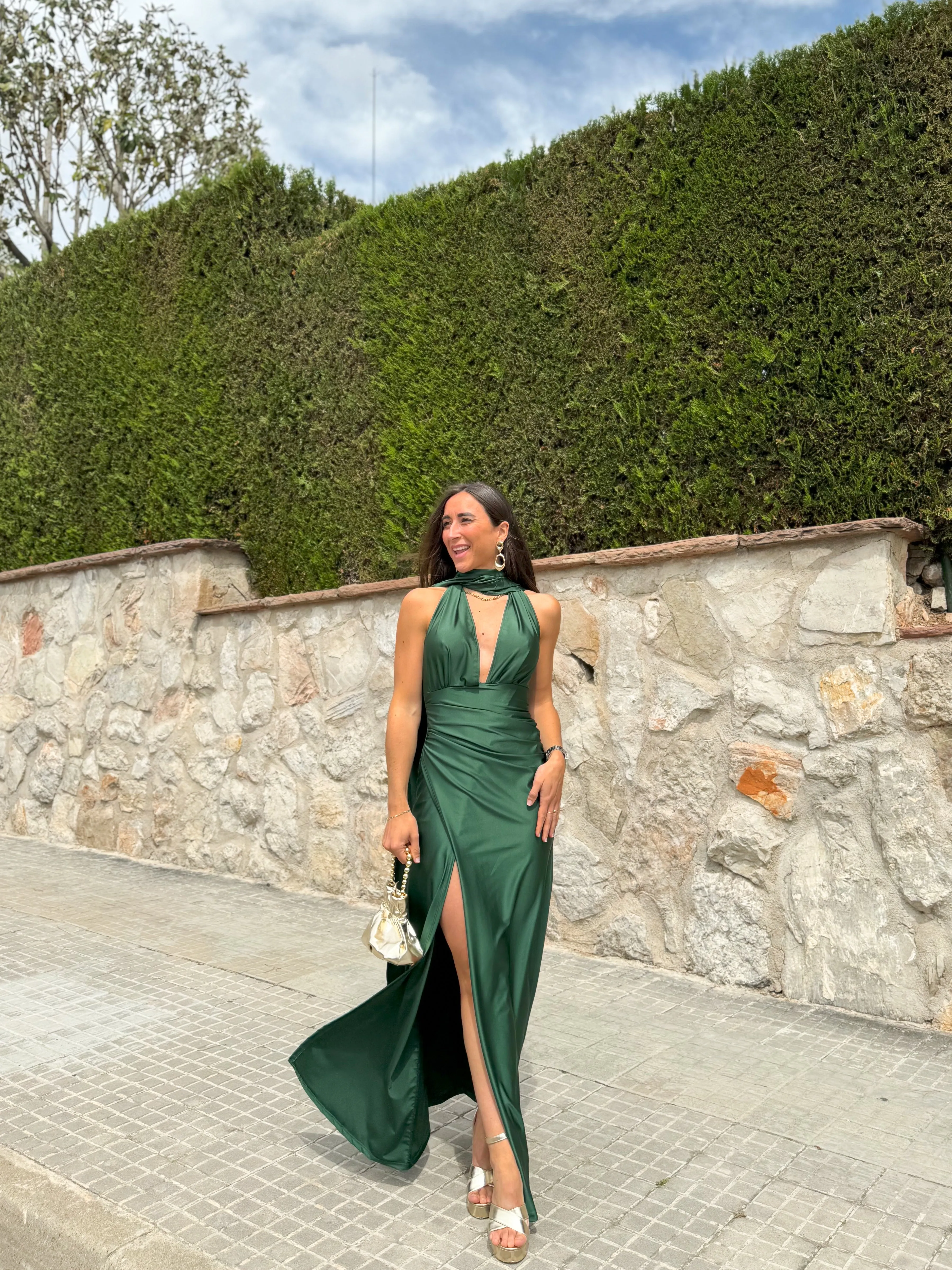 Vestido pico choker satin botella sold by Sorellas product image thumbnail 3