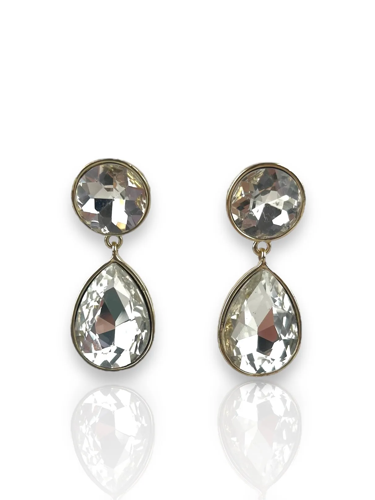 Pendientes gota piedra blanca sold by Sorellas