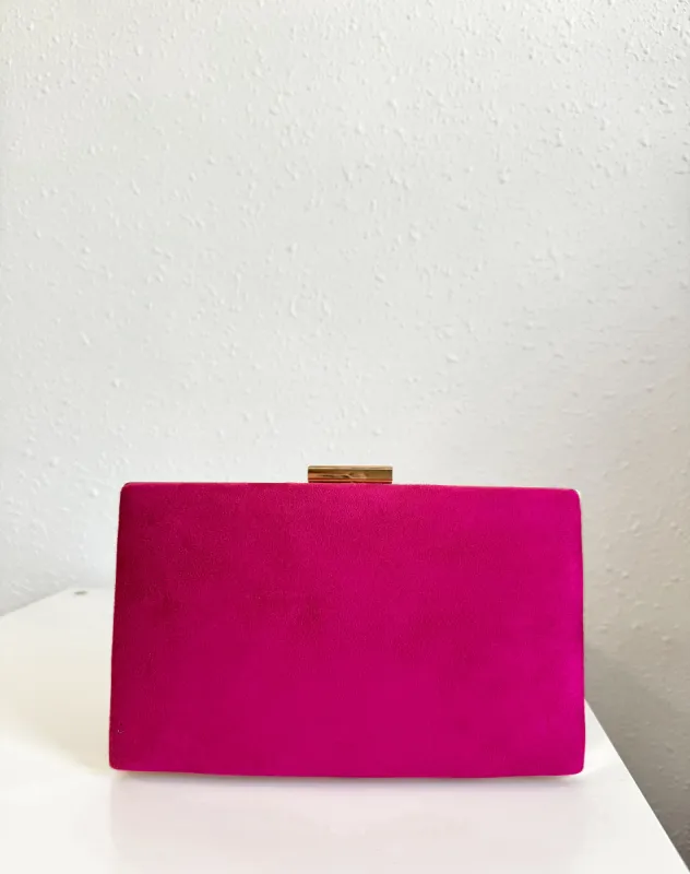 Clutch horizontal fucsia sold by Sorellas