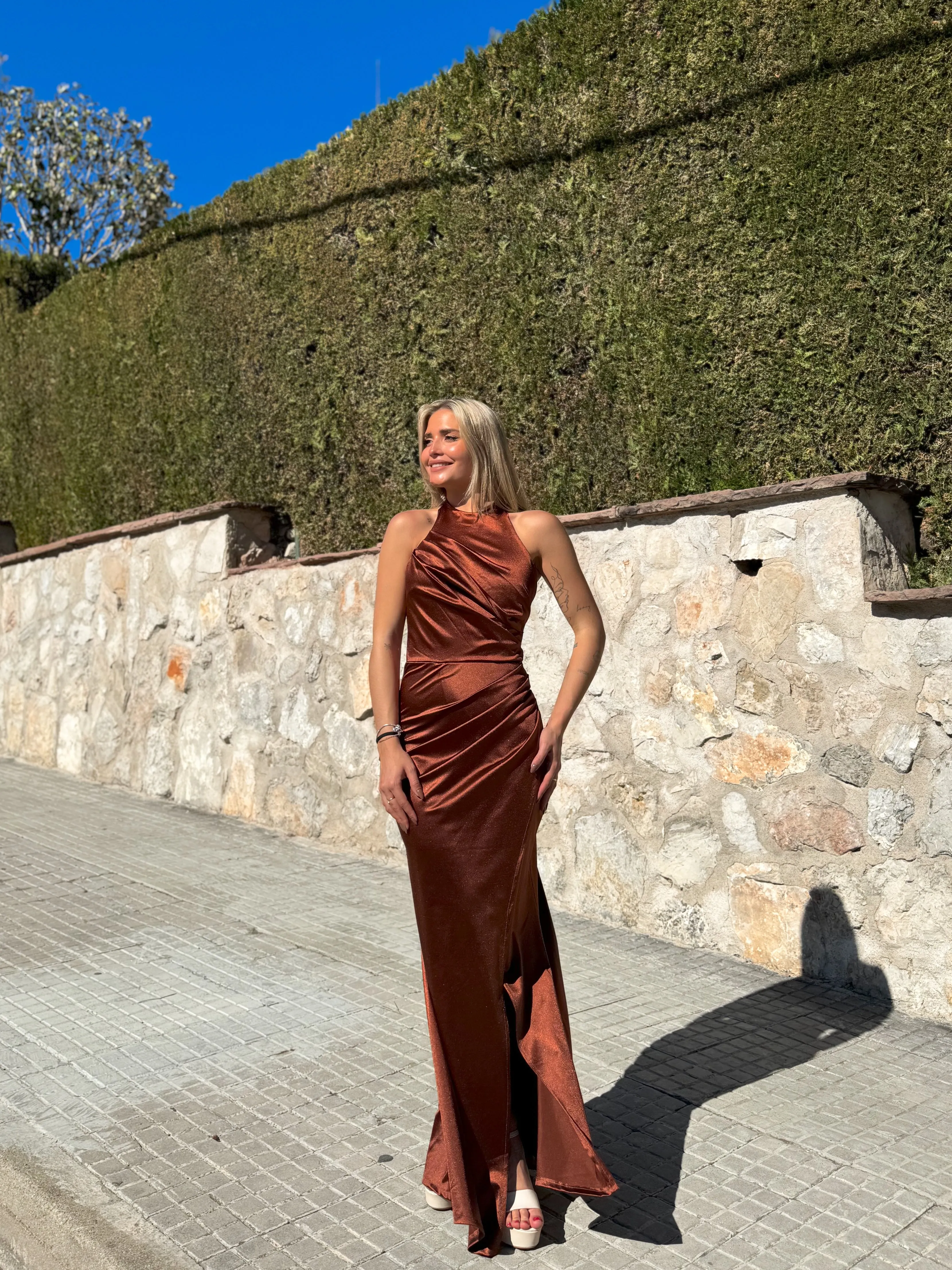 Vestido largo halter drapeado bronce sold by Sorellas product image thumbnail 4