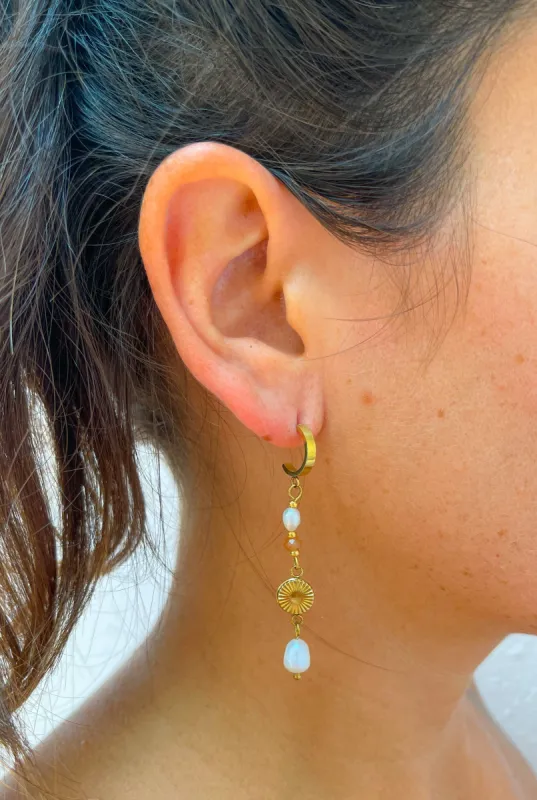 Pendientes caída perlitas sold by Sorellas