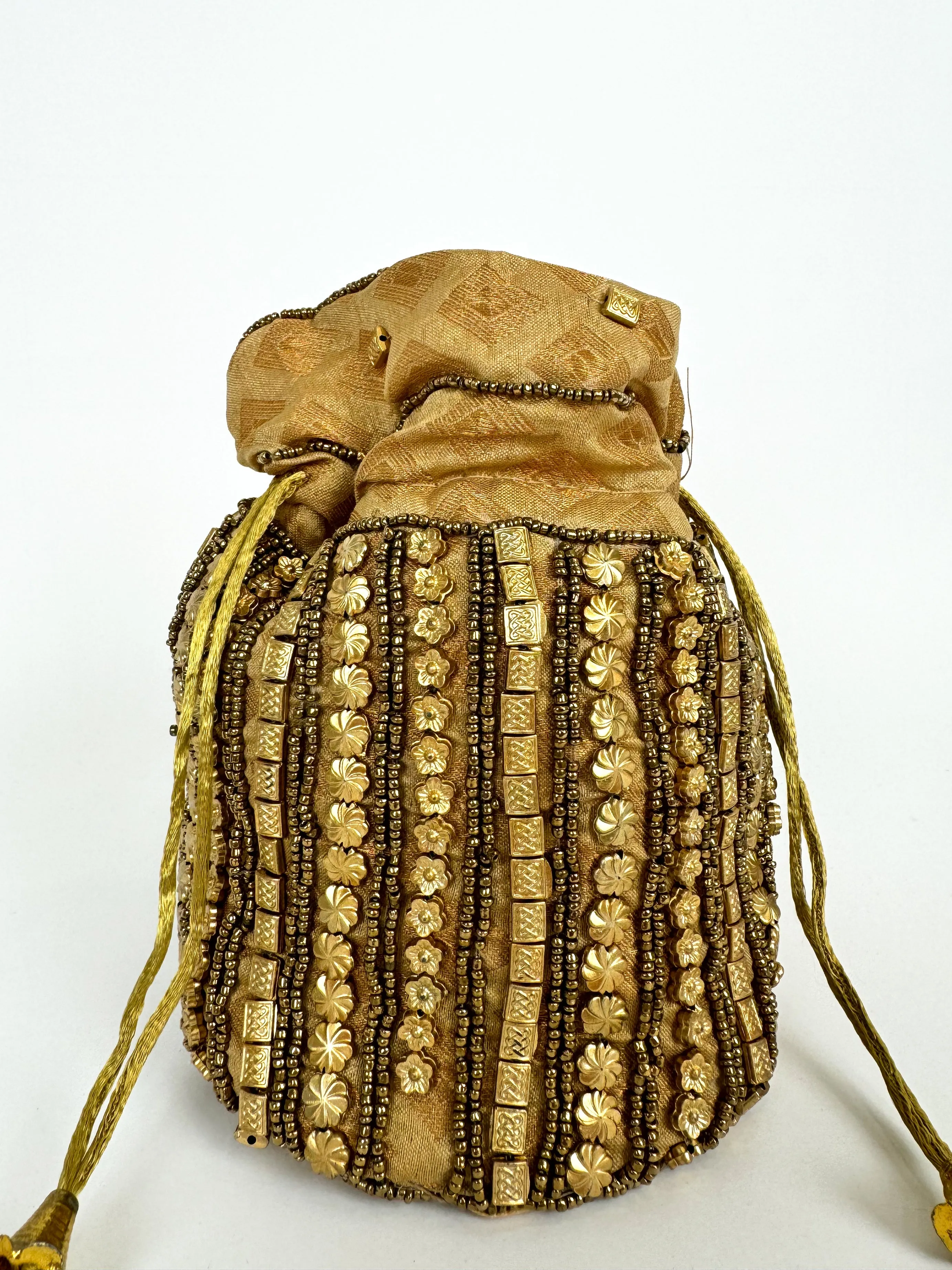 Clutch saco adornos dorado sold by Sorellas product image thumbnail 2