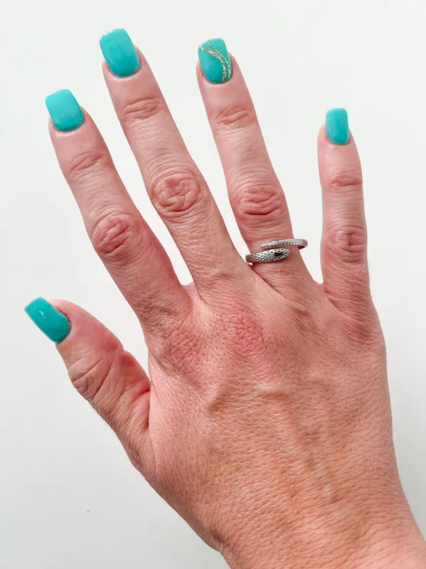 Anillo serpiente plateado sold by Sorellas