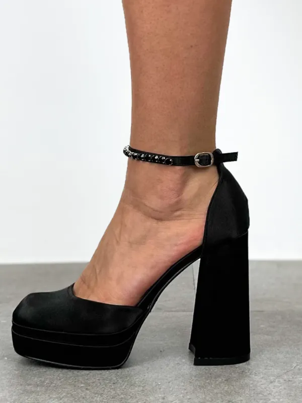 Zapato cerrado saten brillos negro sold by Sorellas