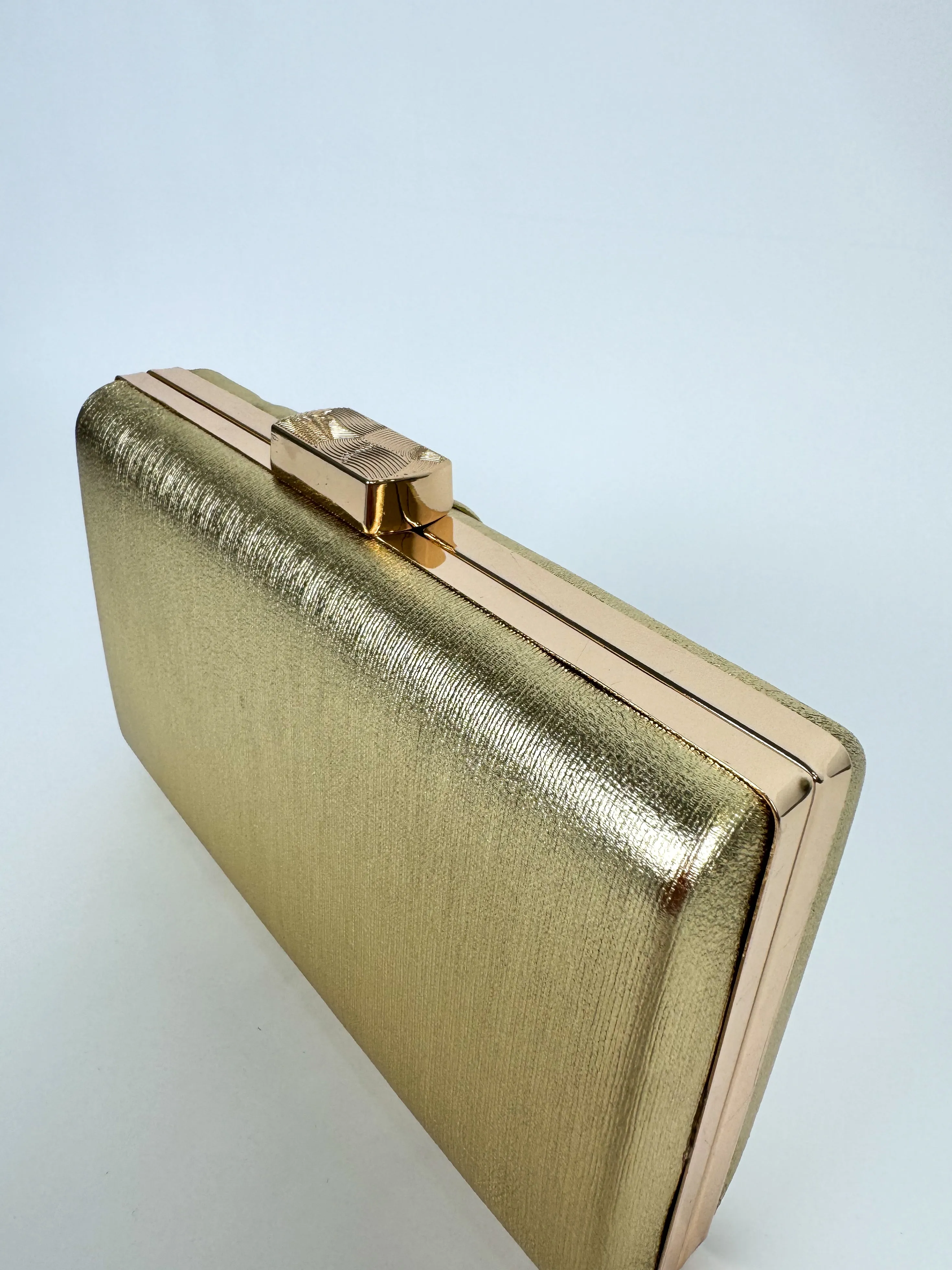 Clutch bandas dorado sold by Sorellas product image thumbnail 3