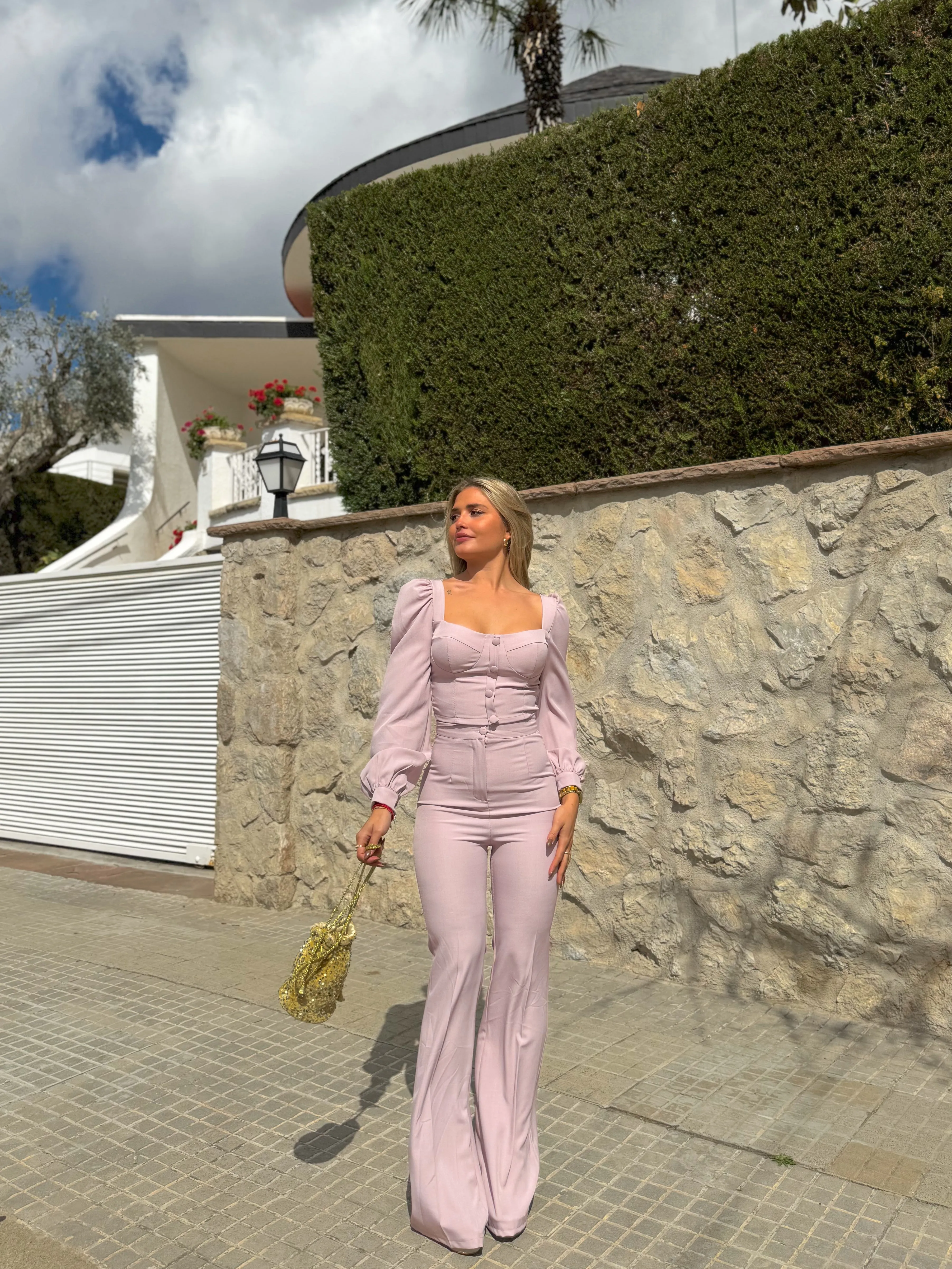 Conjunto traje corsé rosa sold by Sorellas