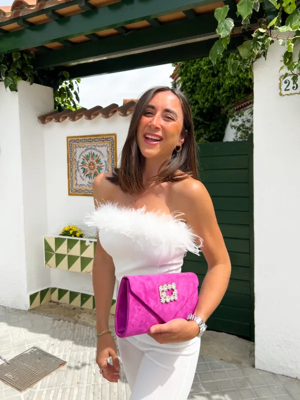 Mono largo plumas blanco sold by Sorellas