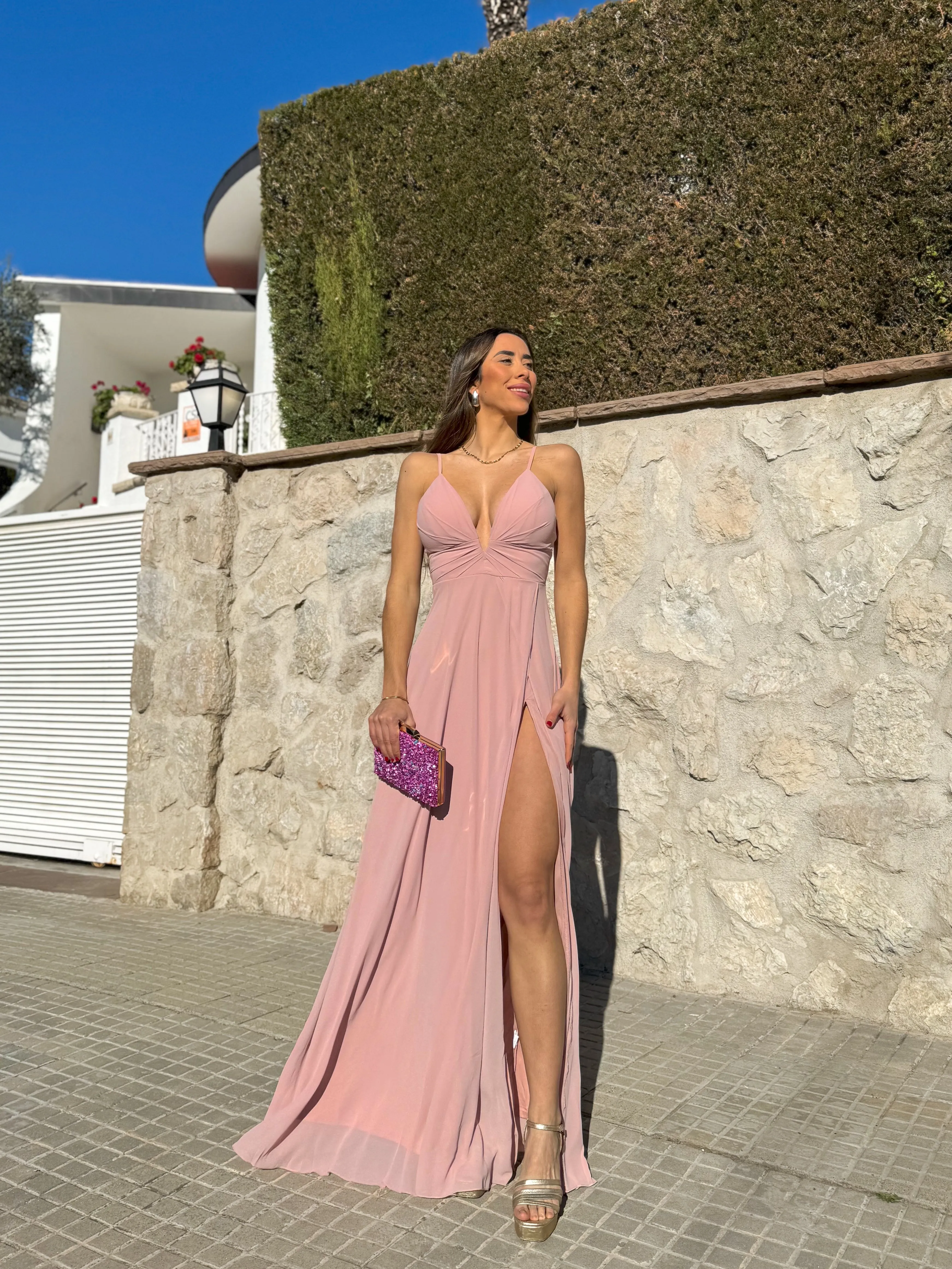 Vestido crepe pico rosado sold by Sorellas product image thumbnail 2