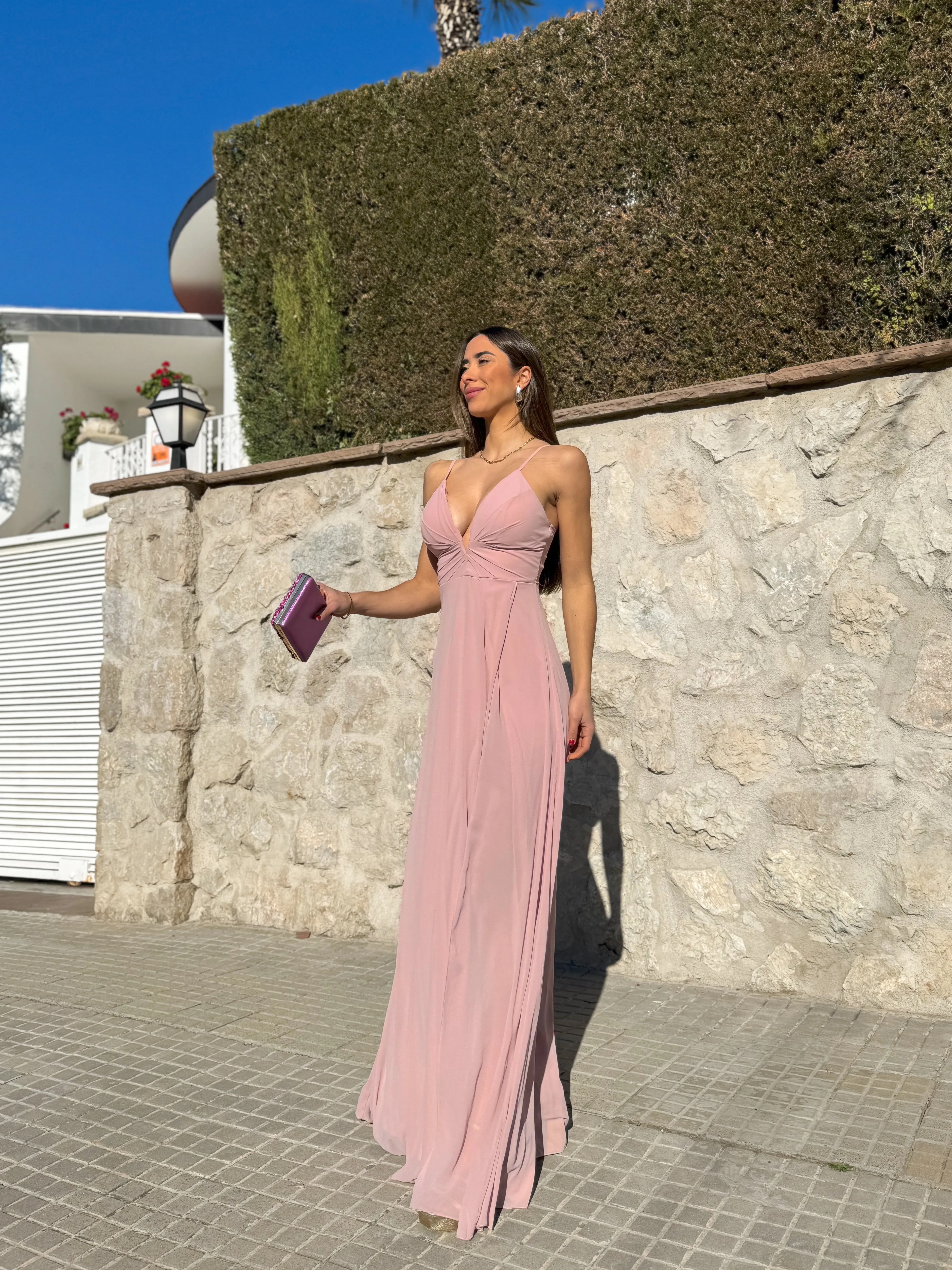 Vestido crepe pico rosado sold by Sorellas product image thumbnail 3