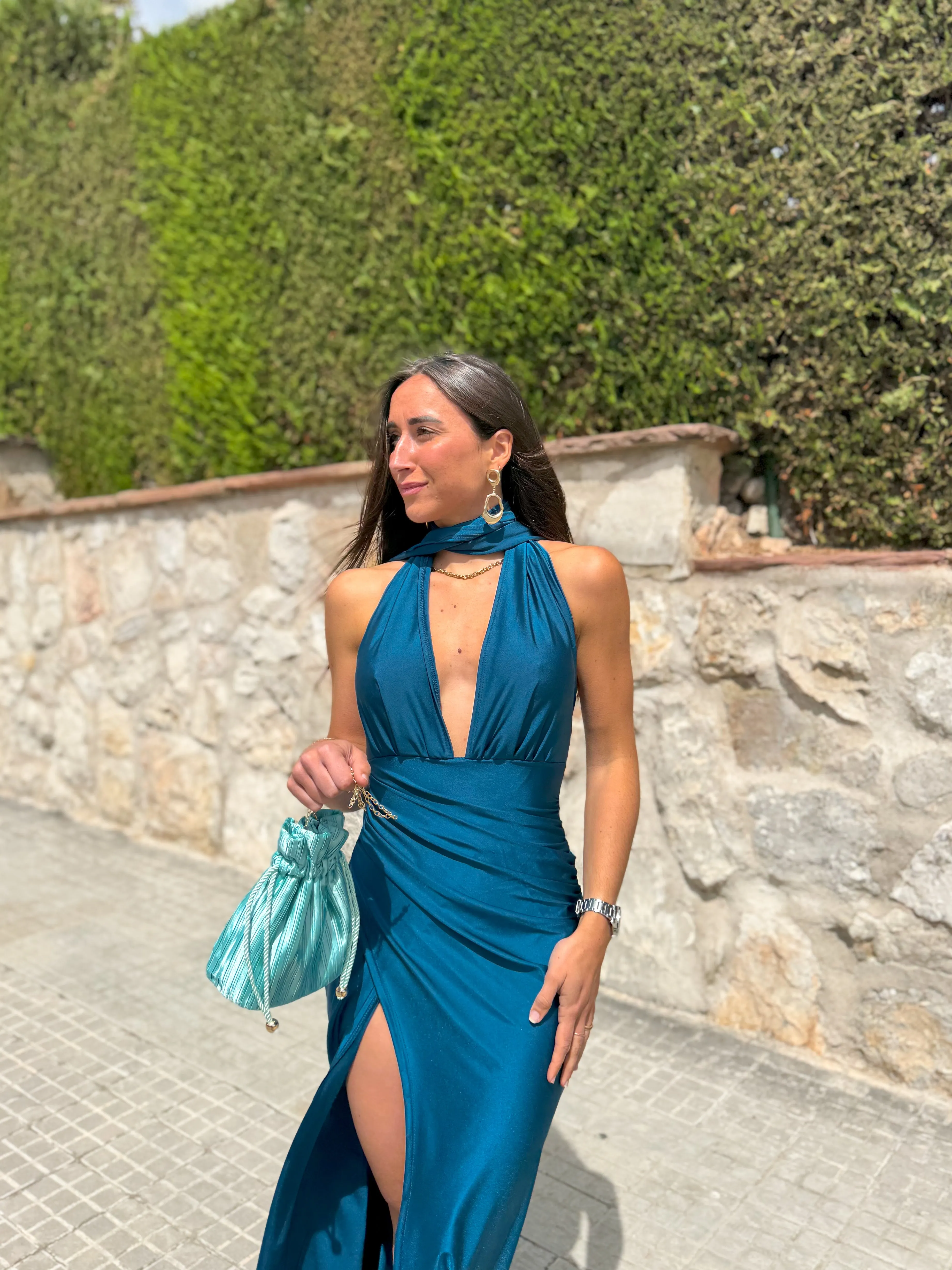 Vestido pico choker satin petróleo sold by Sorellas product image thumbnail 4