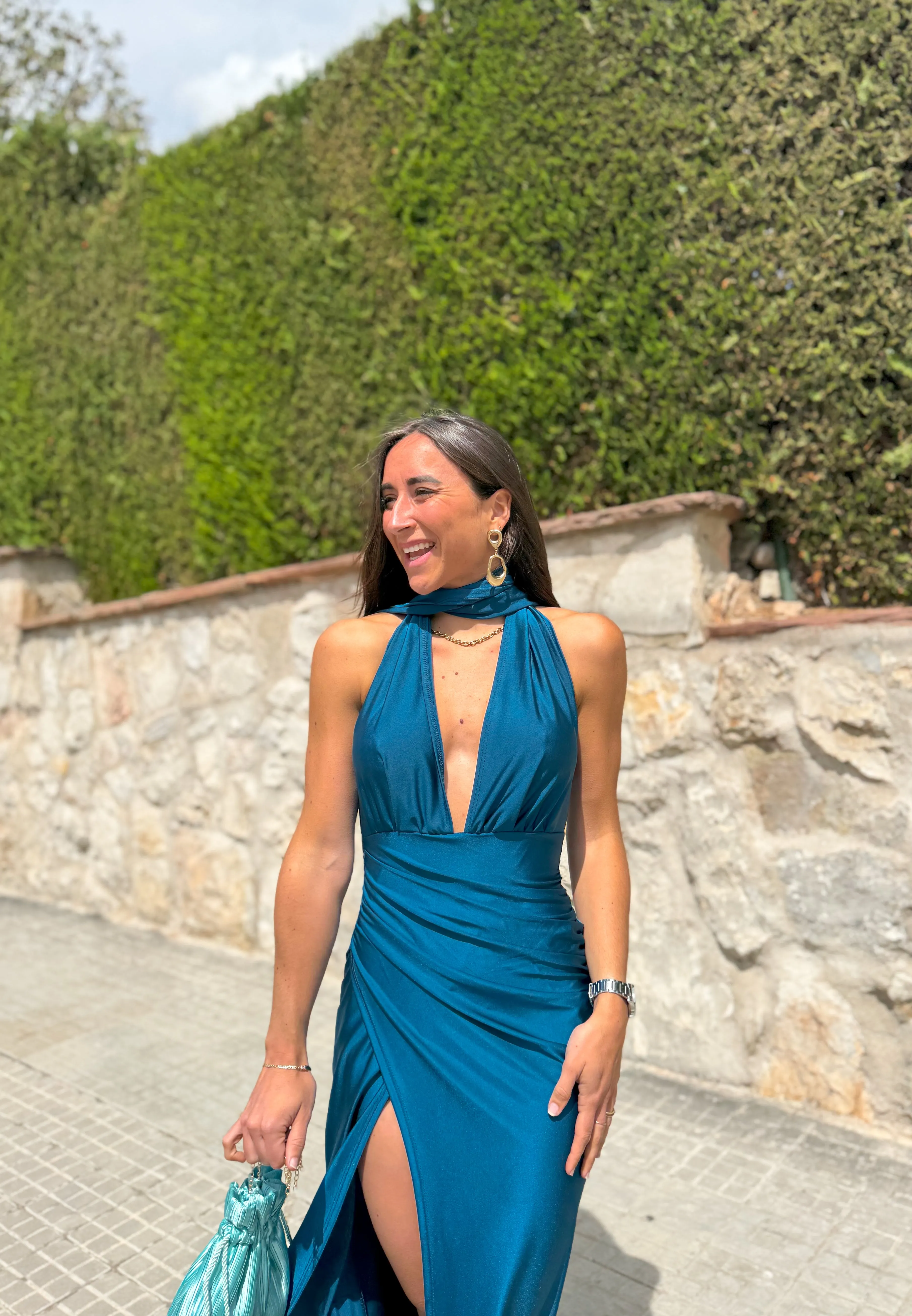 Vestido pico choker satin petróleo sold by Sorellas product image thumbnail 5