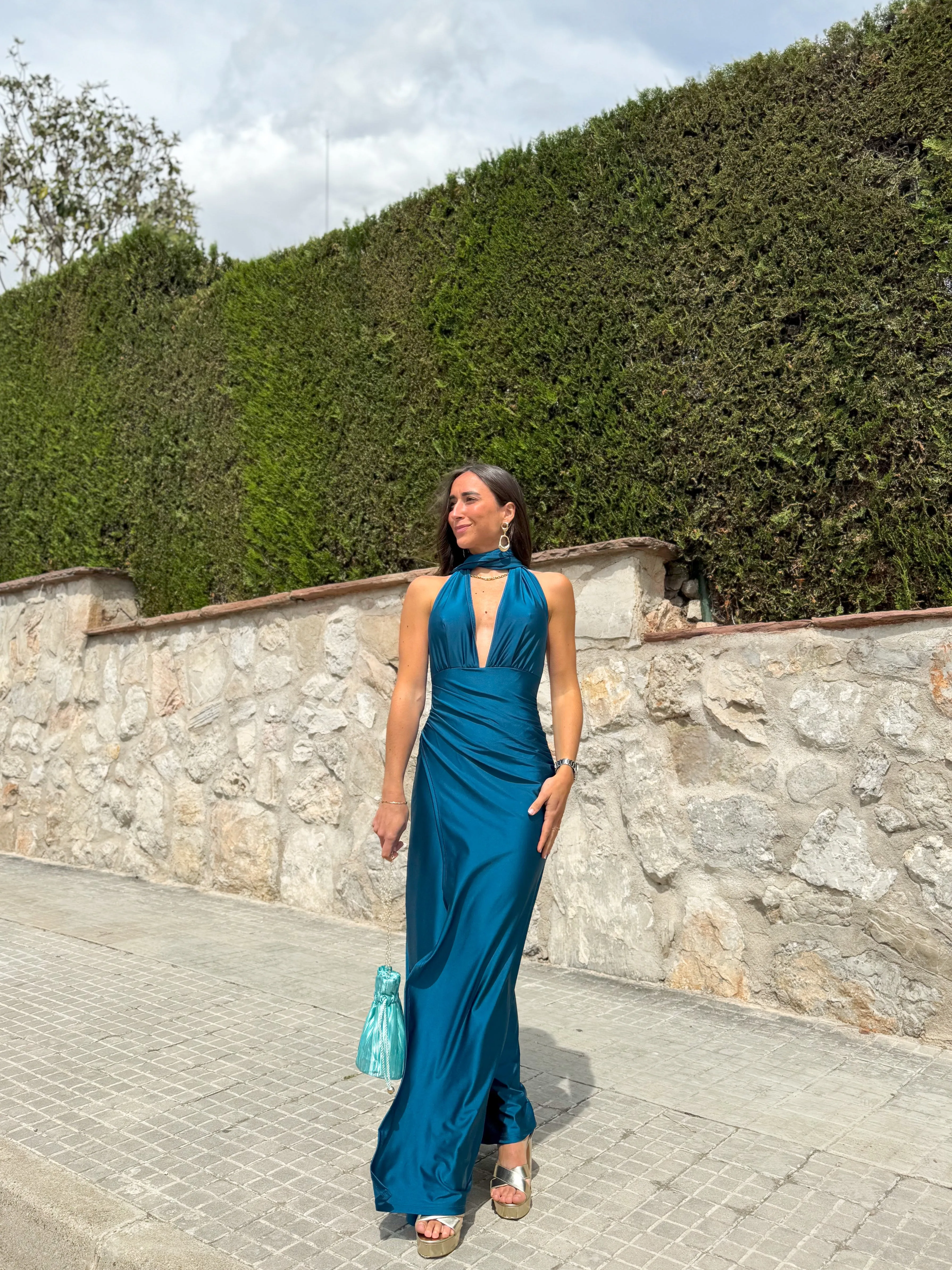 Vestido pico choker satin petróleo sold by Sorellas product image thumbnail 2