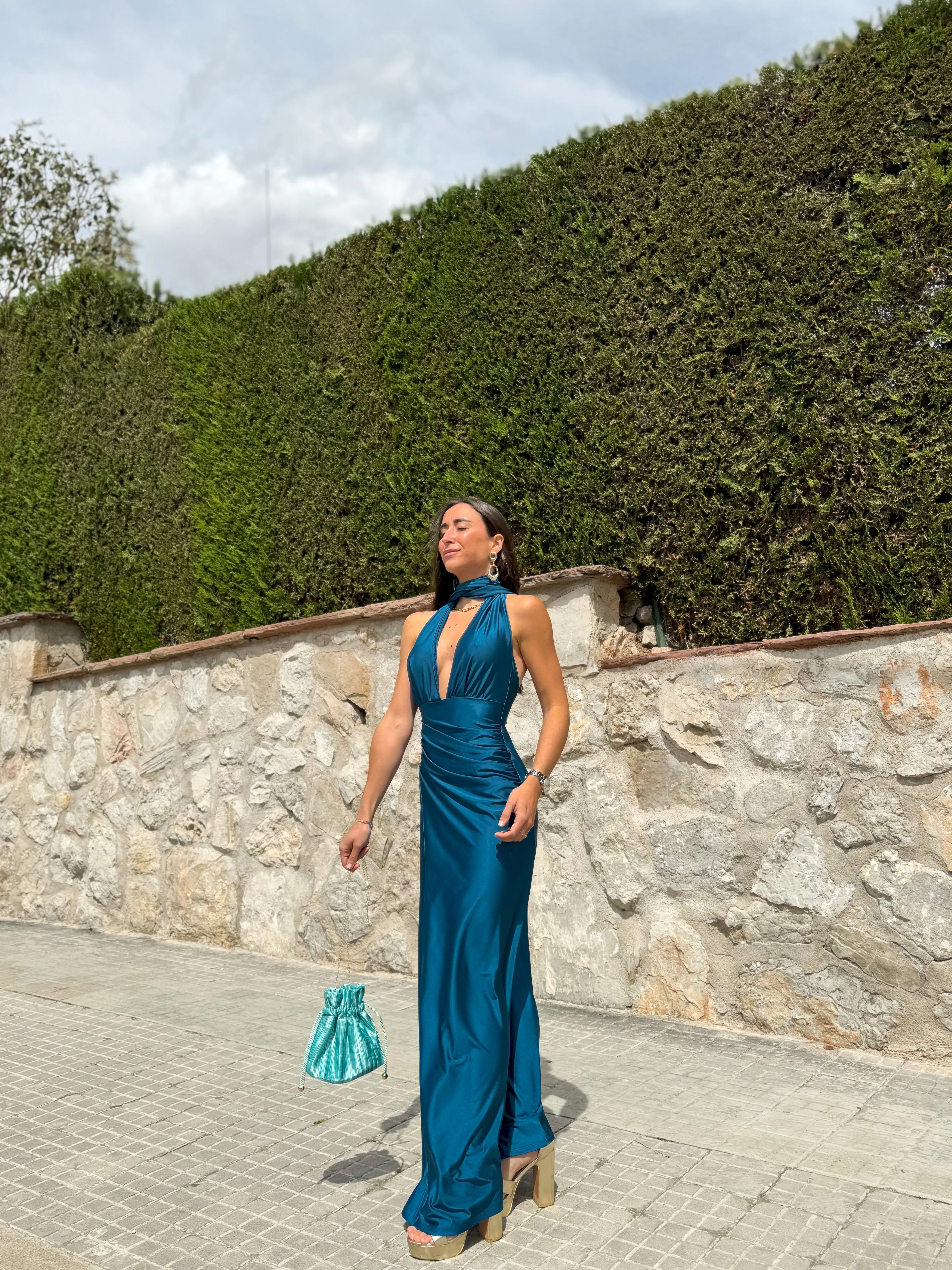 Vestido pico choker satin petróleo sold by Sorellas product image thumbnail 3