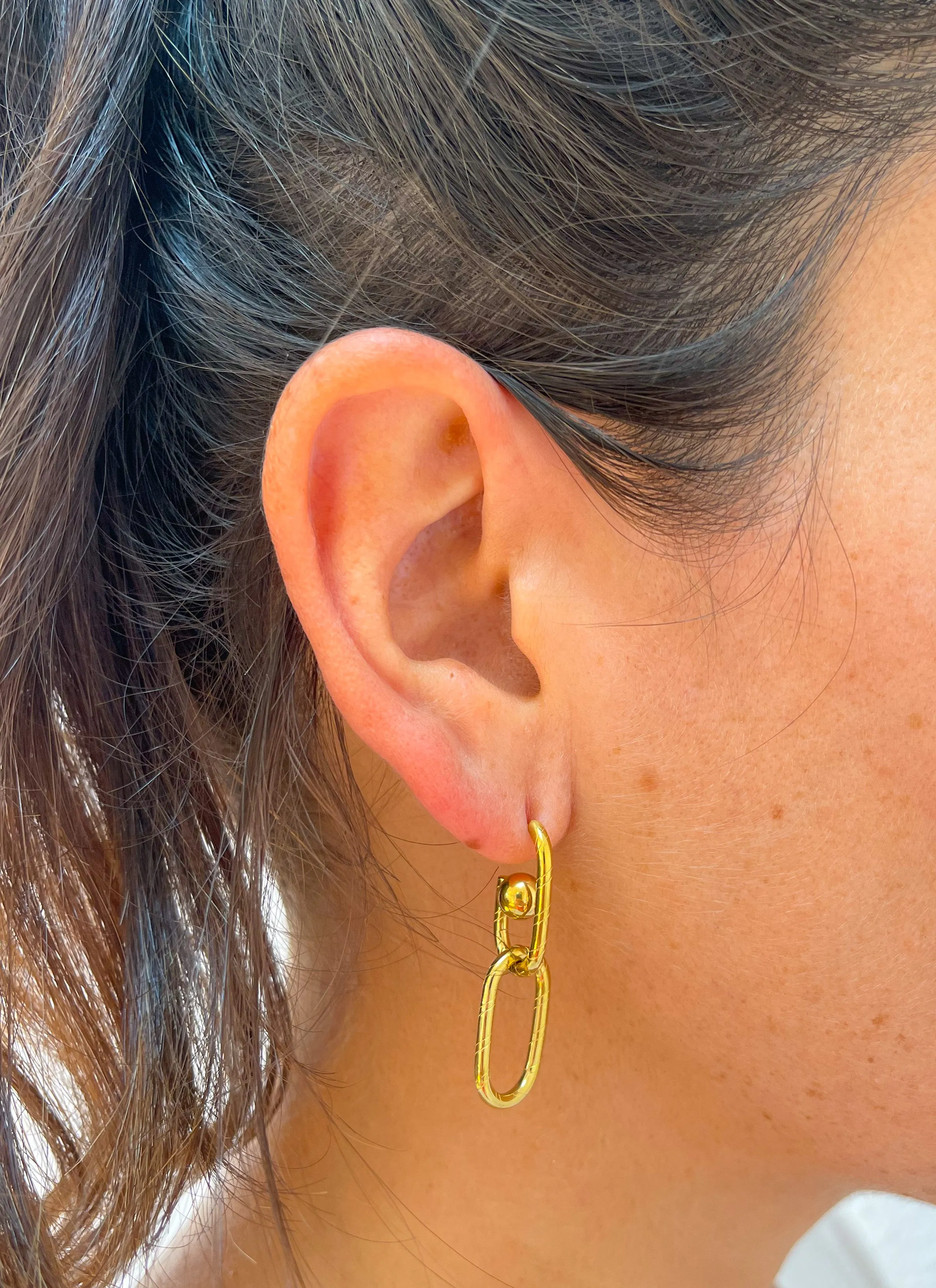 Pendientes doble eslabón dorado sold by Sorellas product image thumbnail 2