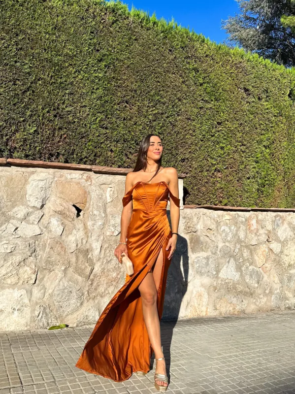 Vestido ballenas raso caldera sold by Sorellas