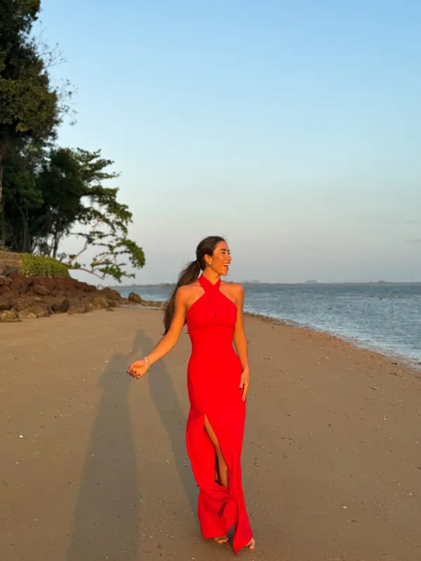 Vestido halter cruzado rojo sold by Sorellas