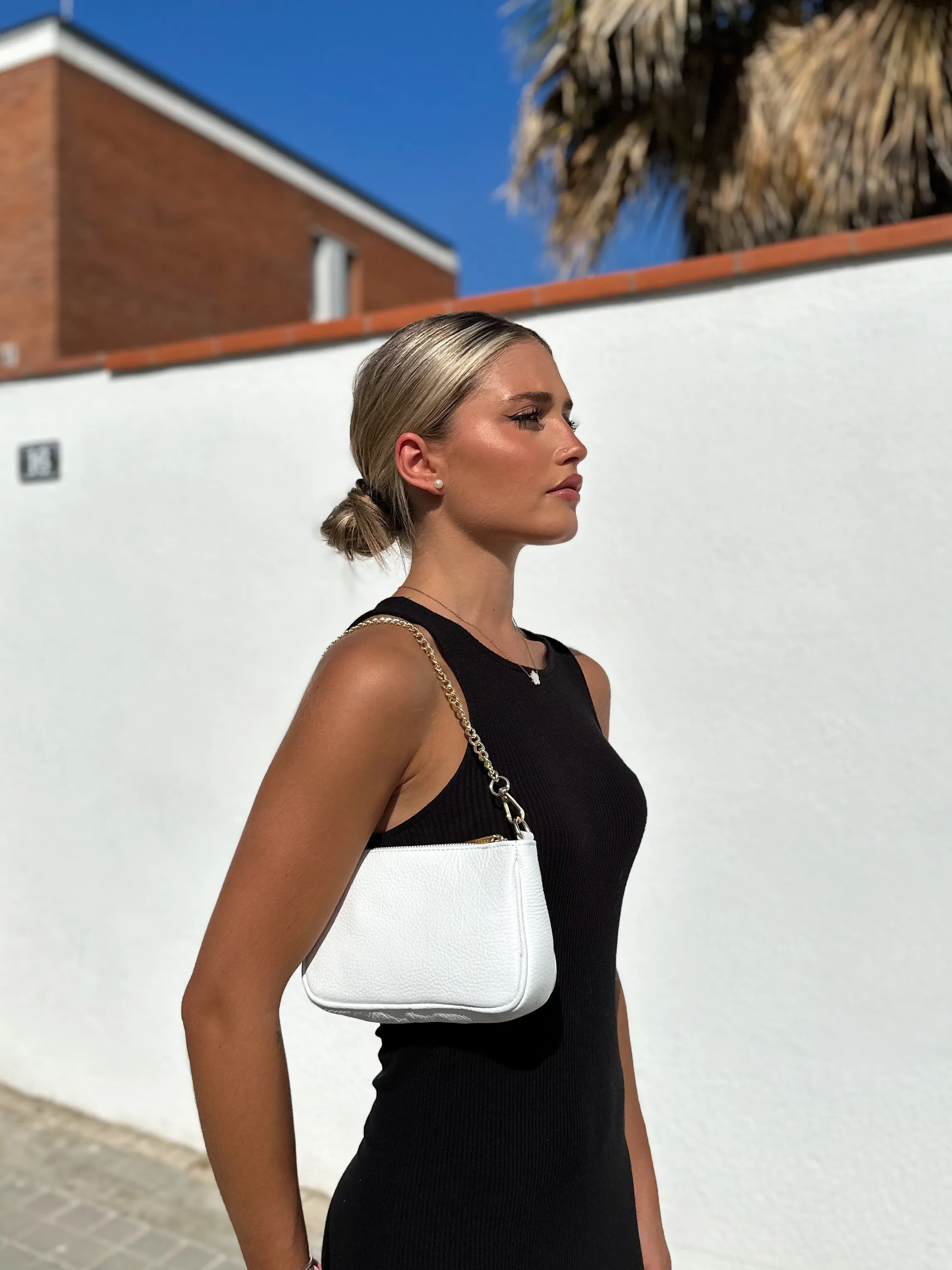 Bolso cadenas shoulder blanco sold by Sorellas