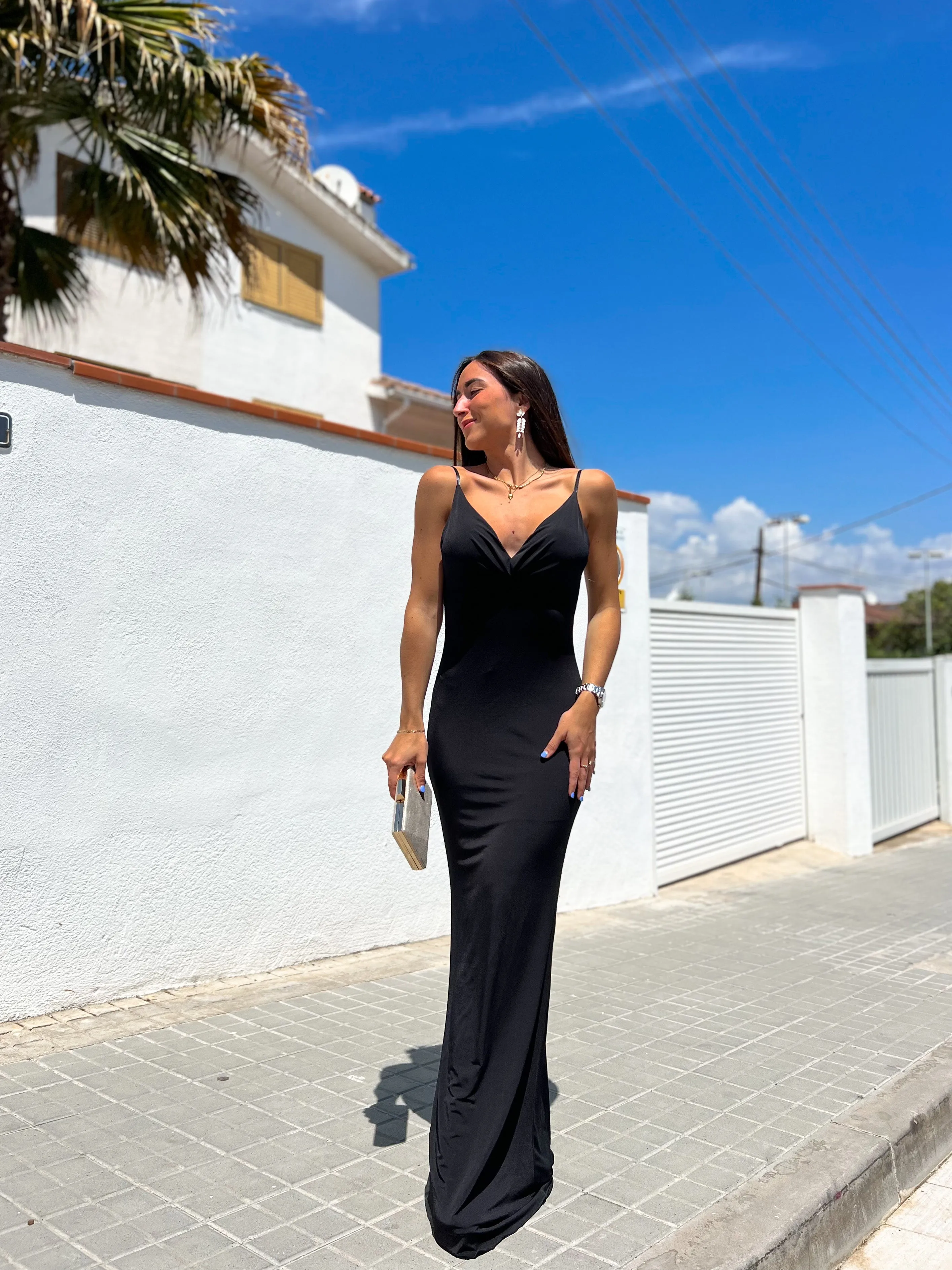 Vestido pico sirena negro sold by Sorellas product image thumbnail 4